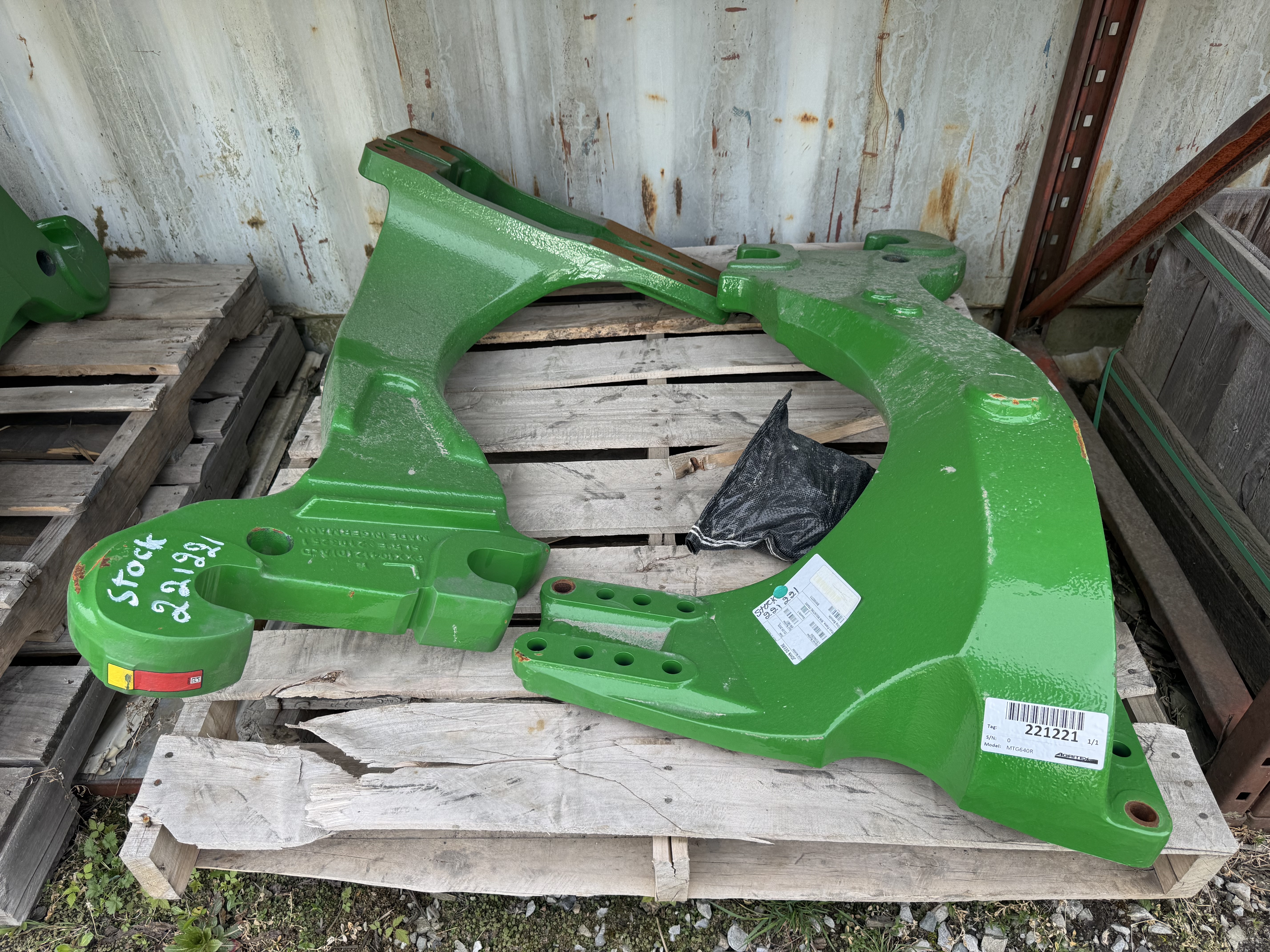 John Deere MOUNTING FRAME 6M/R 6 CYL.