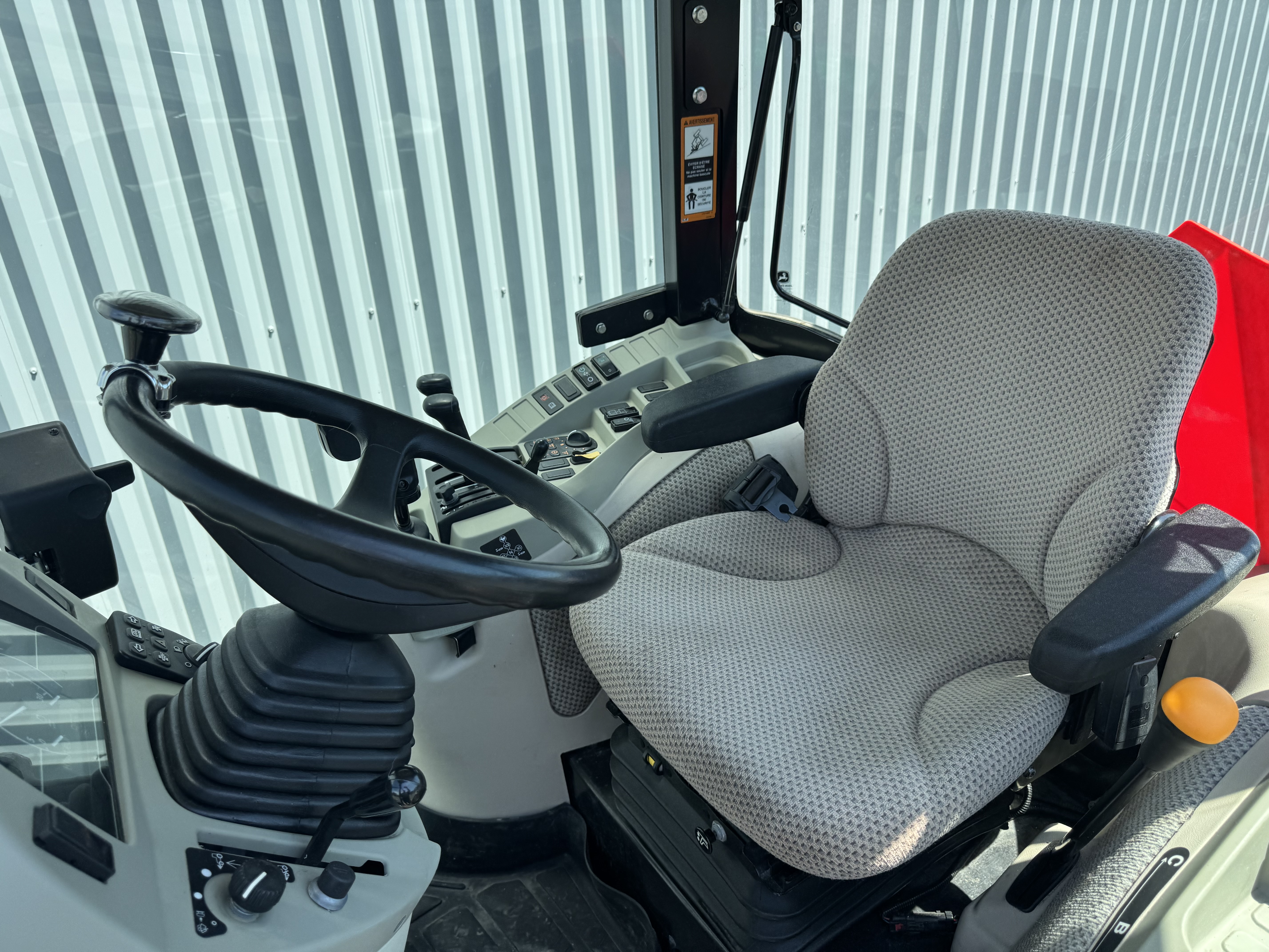 John Deere 4066R GRATTE NOKIAN    