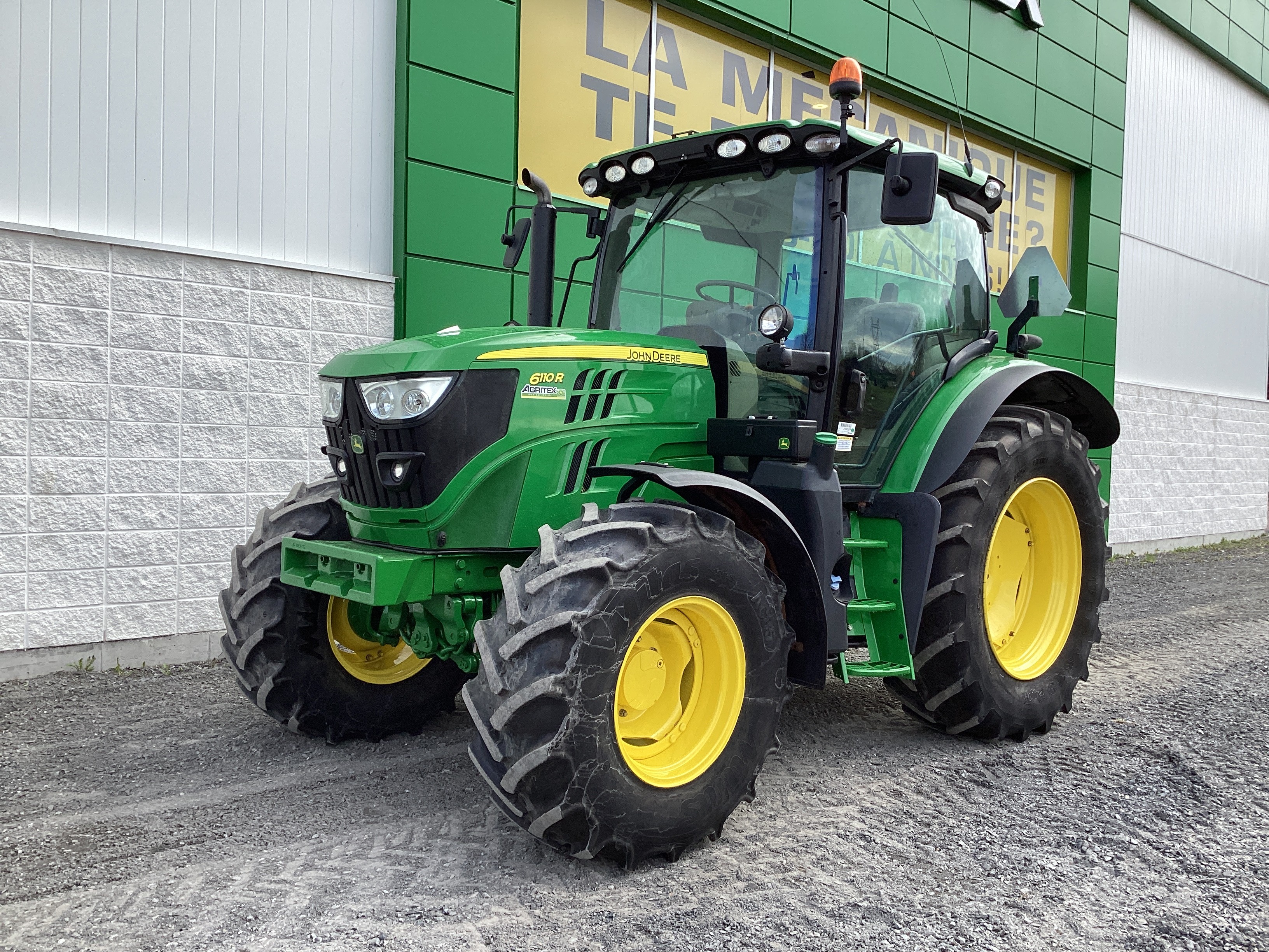 John Deere 6110R
