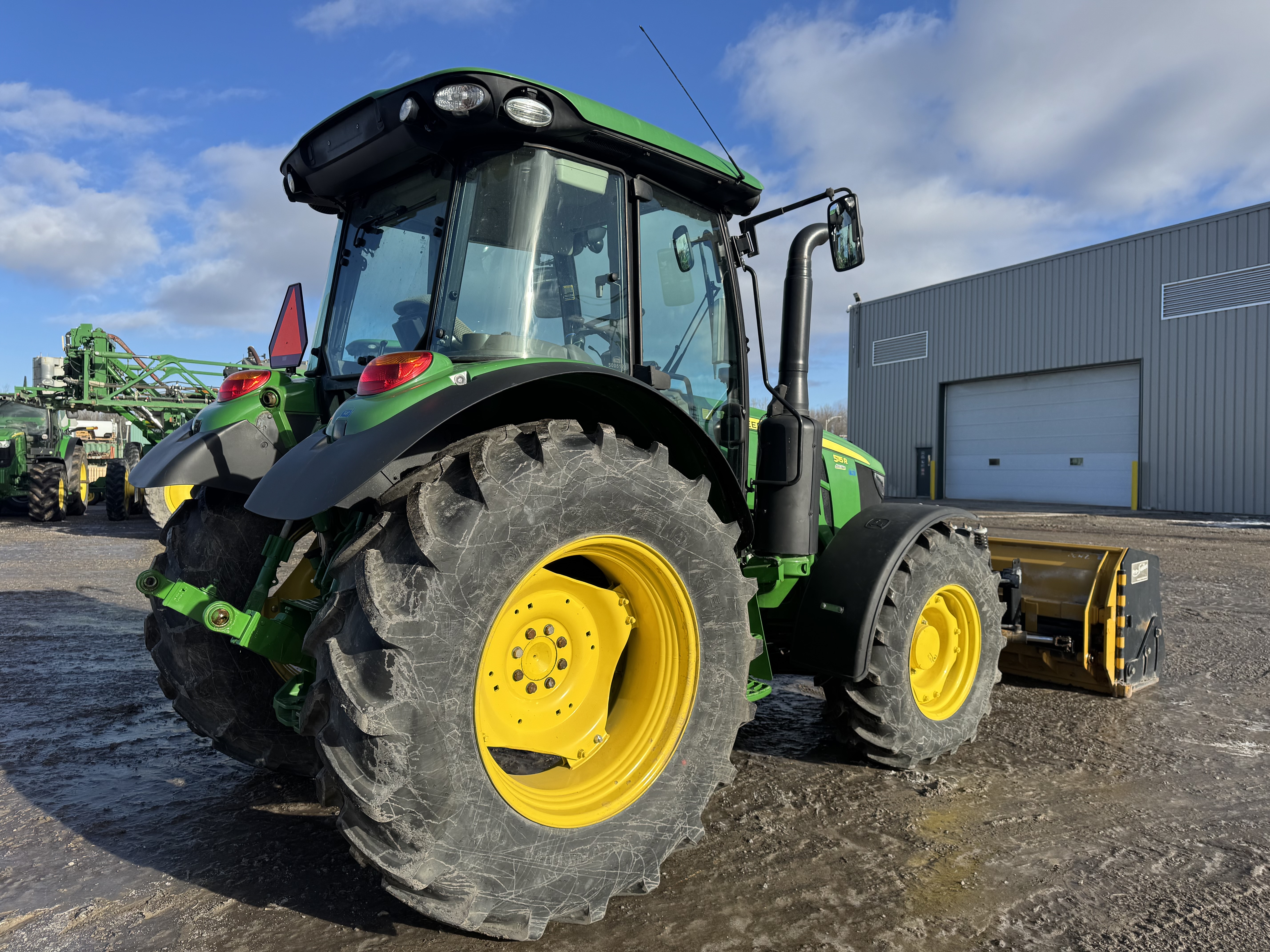 John Deere 5115R  GRATTE