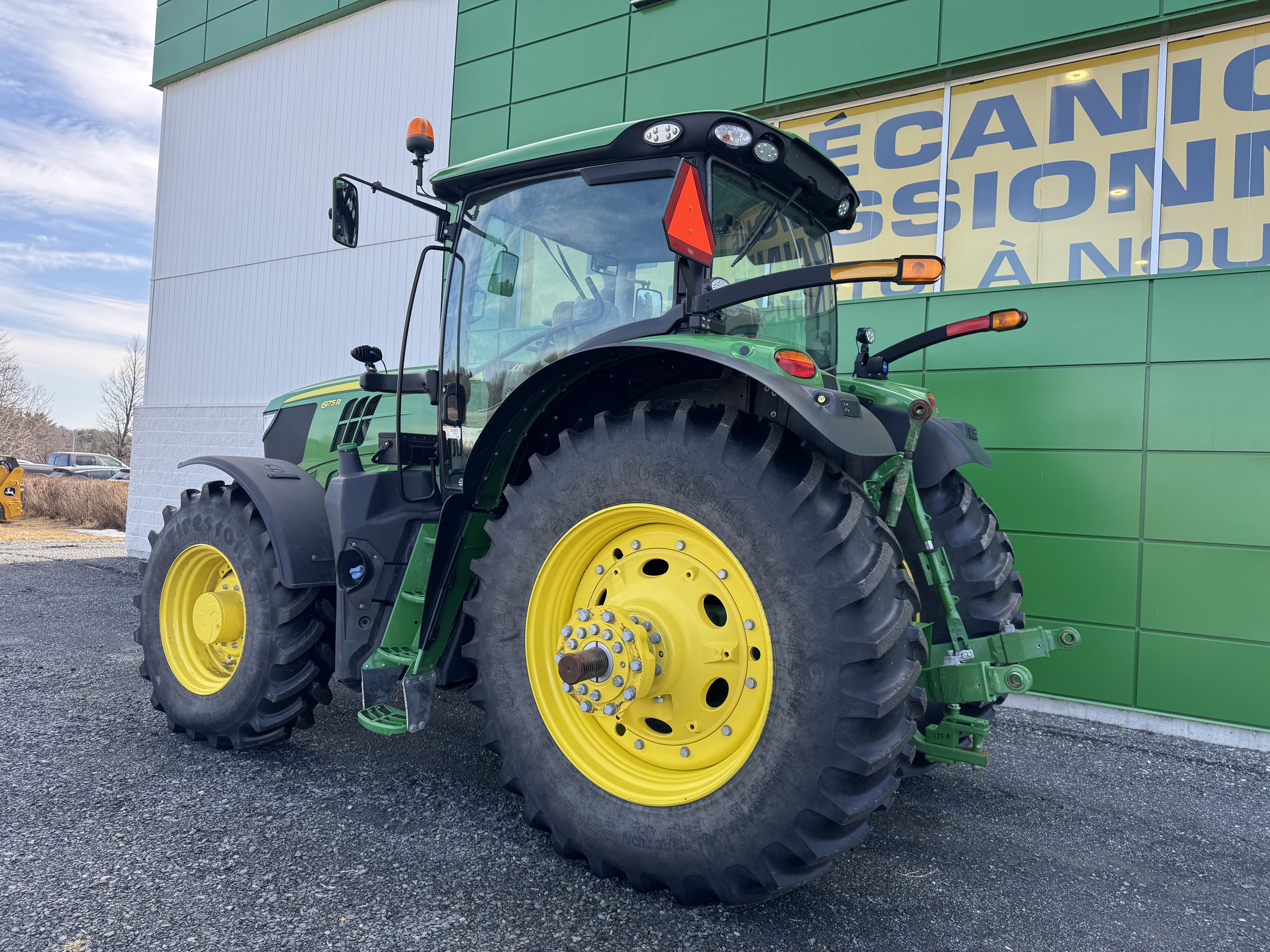 John Deere 6175R  