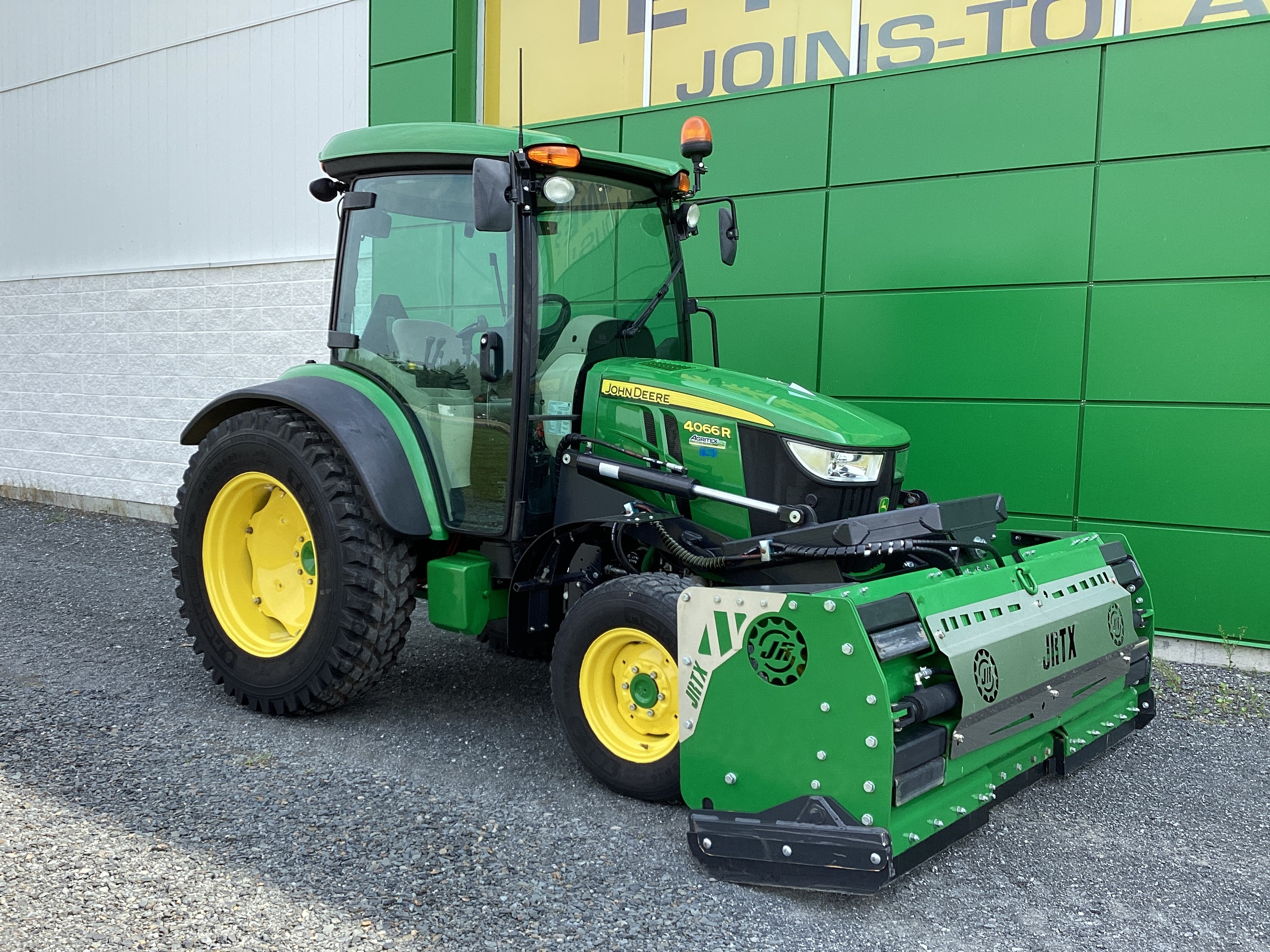 John Deere 4066R GRATTE NOKIAN 