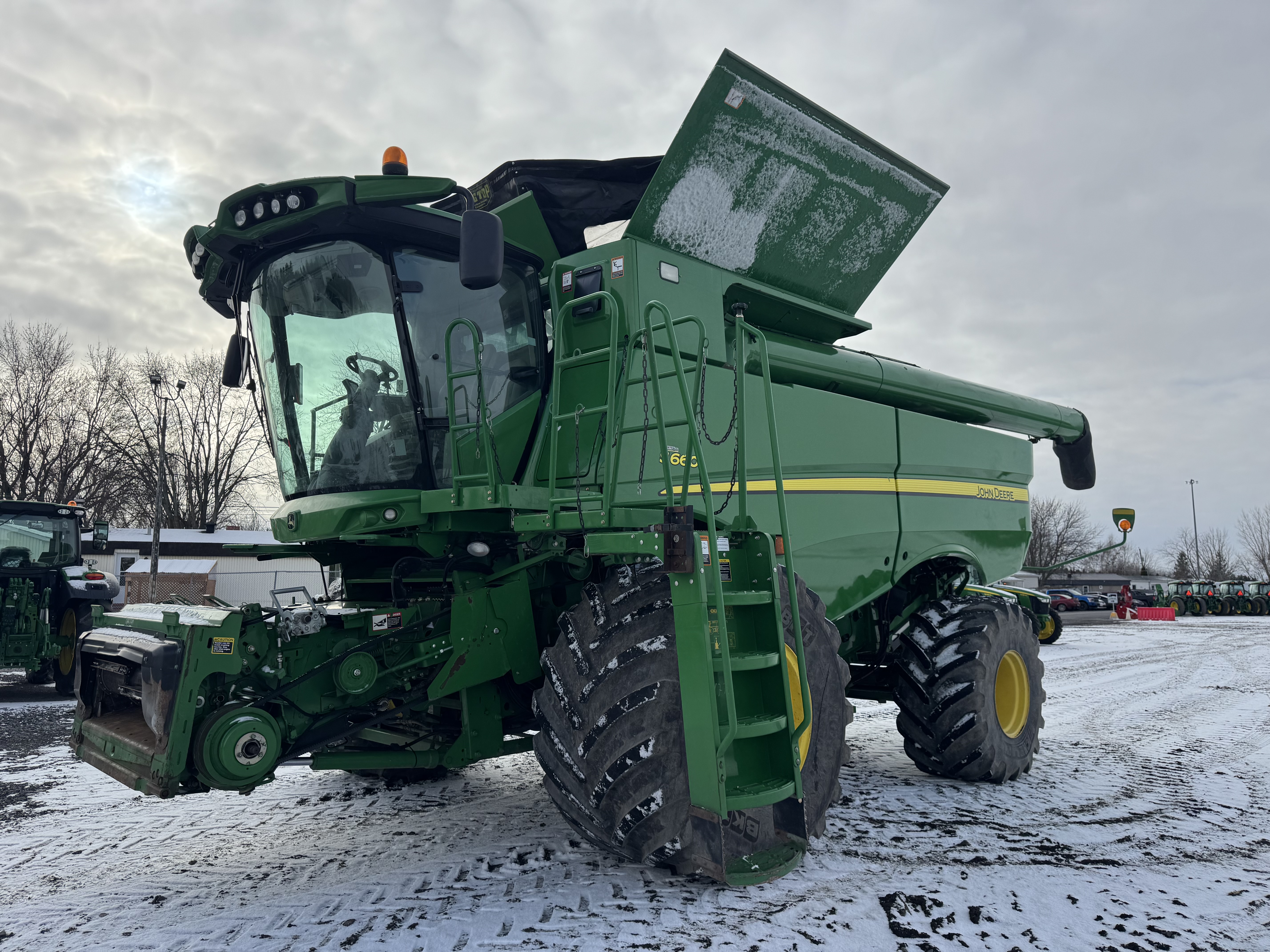 John Deere S660