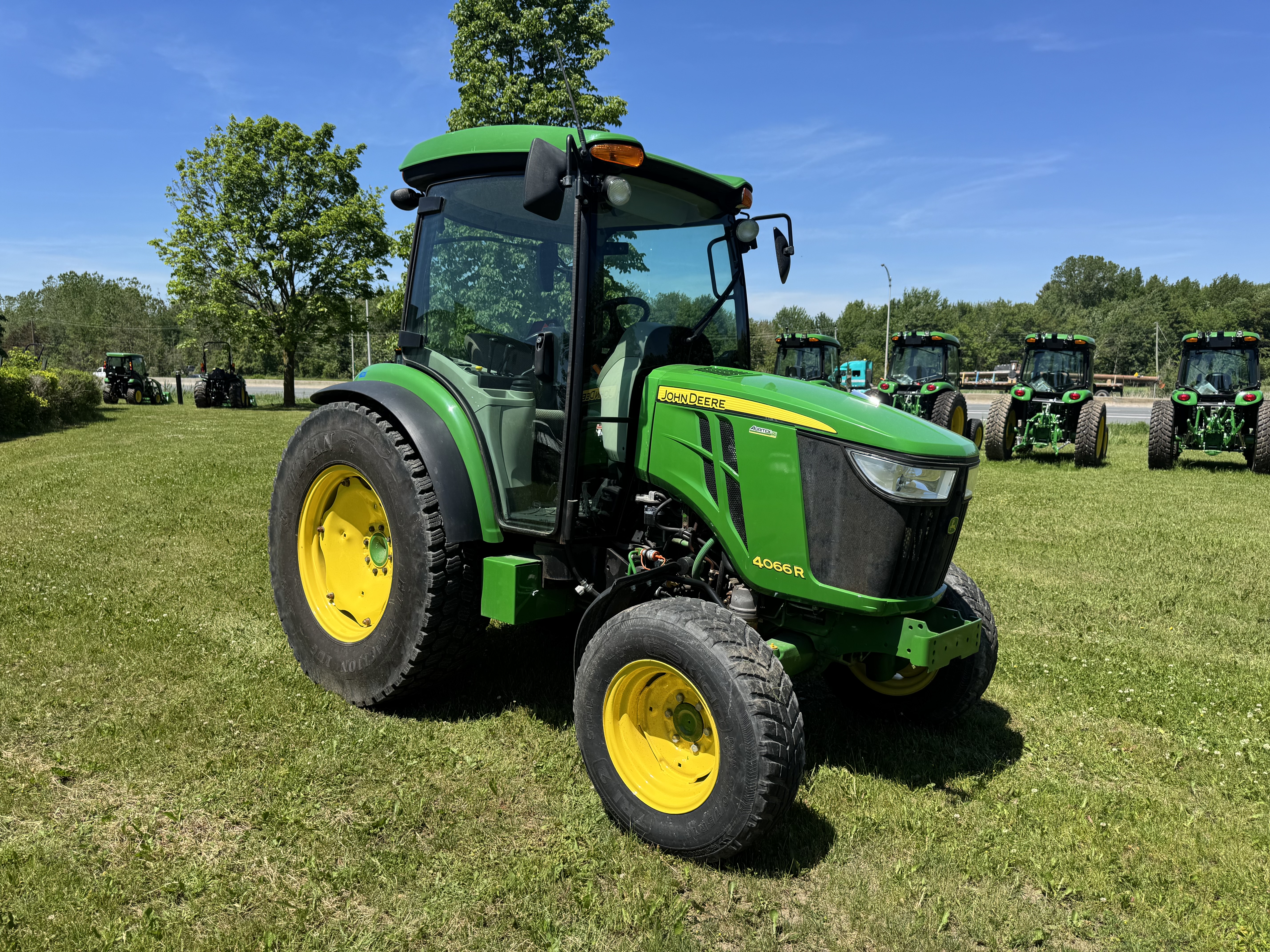 John Deere 4066R 