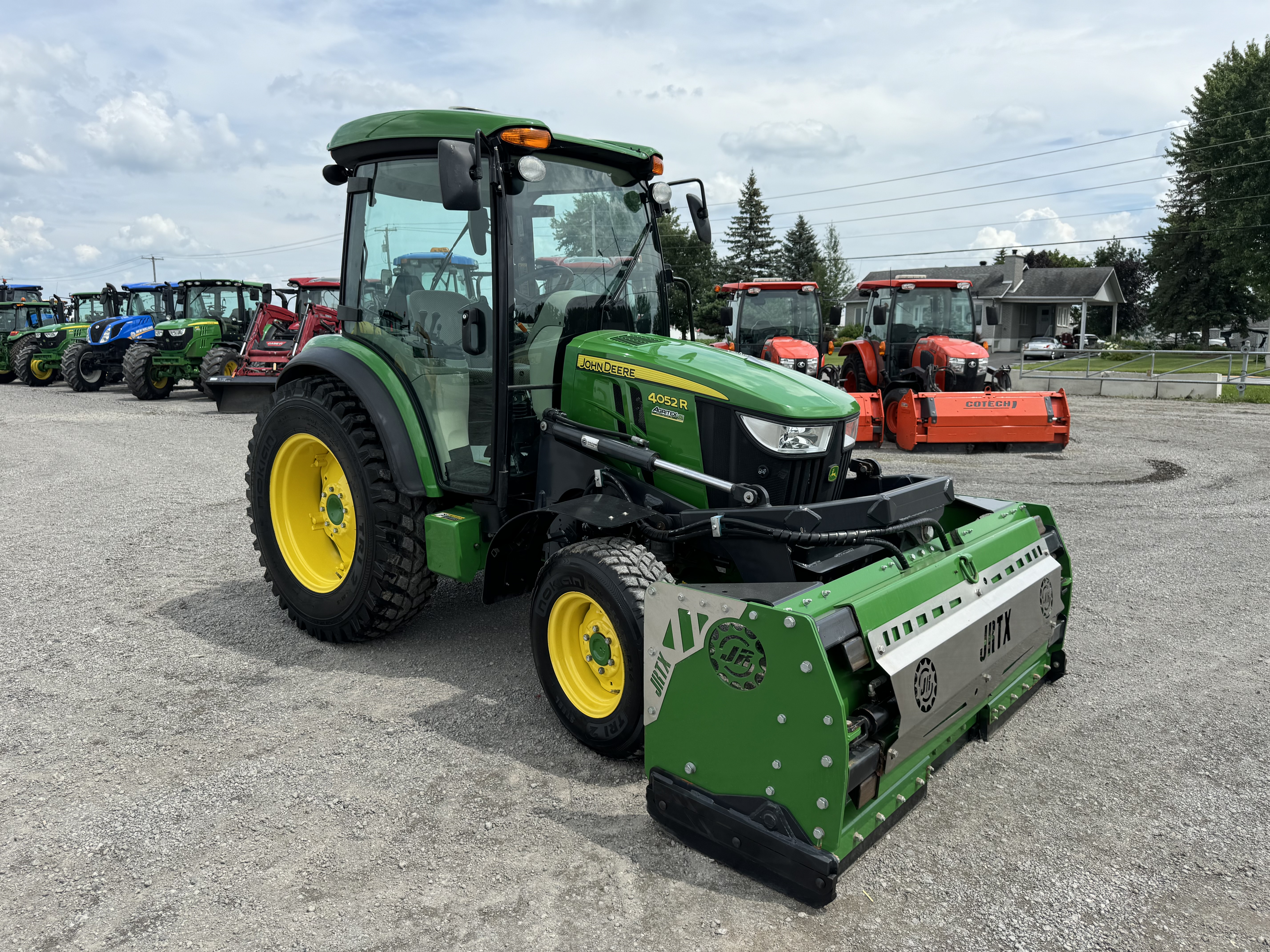 John Deere 4052R GRATTE NOKIAN 