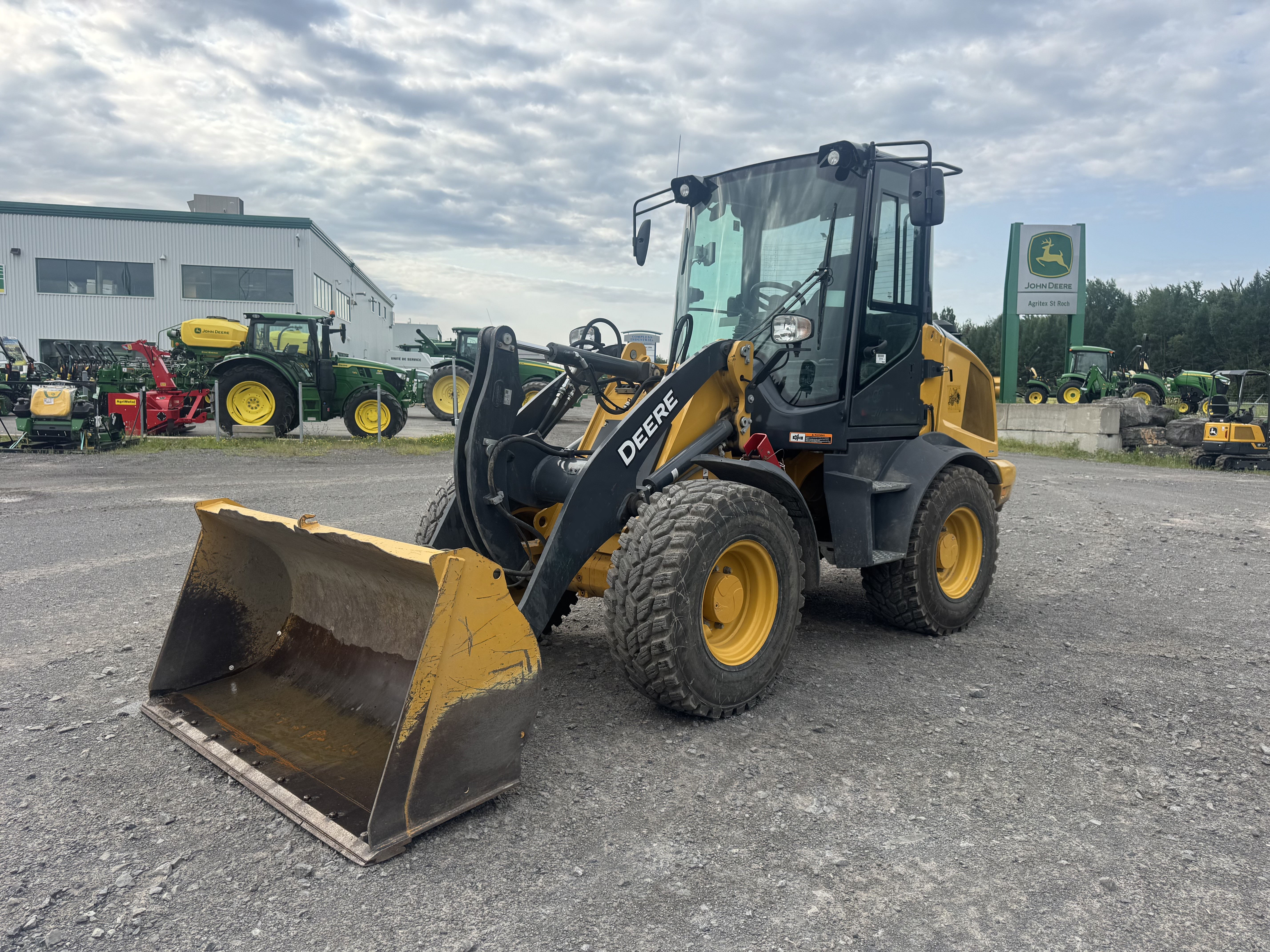 John Deere 244L