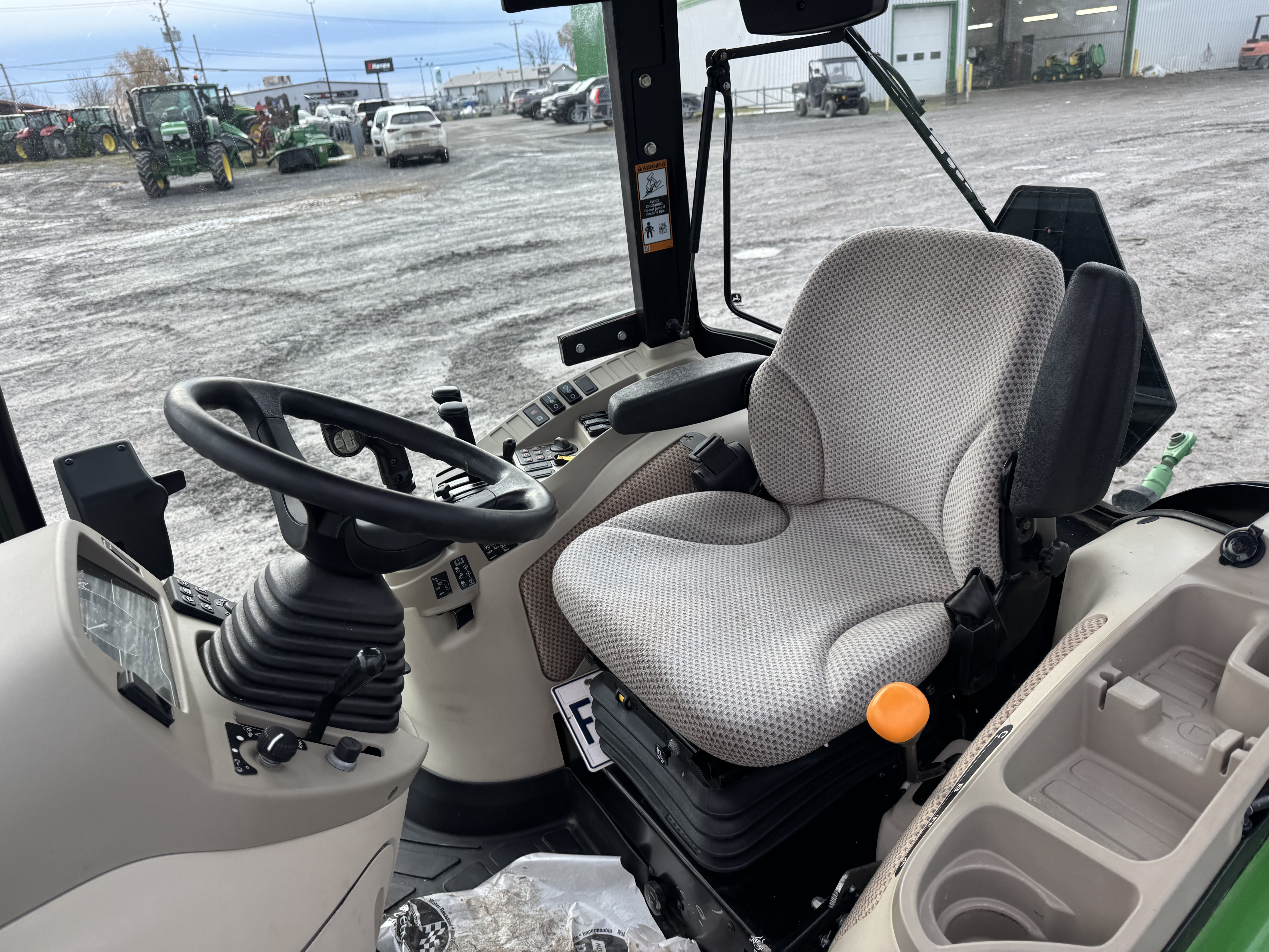 John Deere 4066R NOKIAN GRATTE