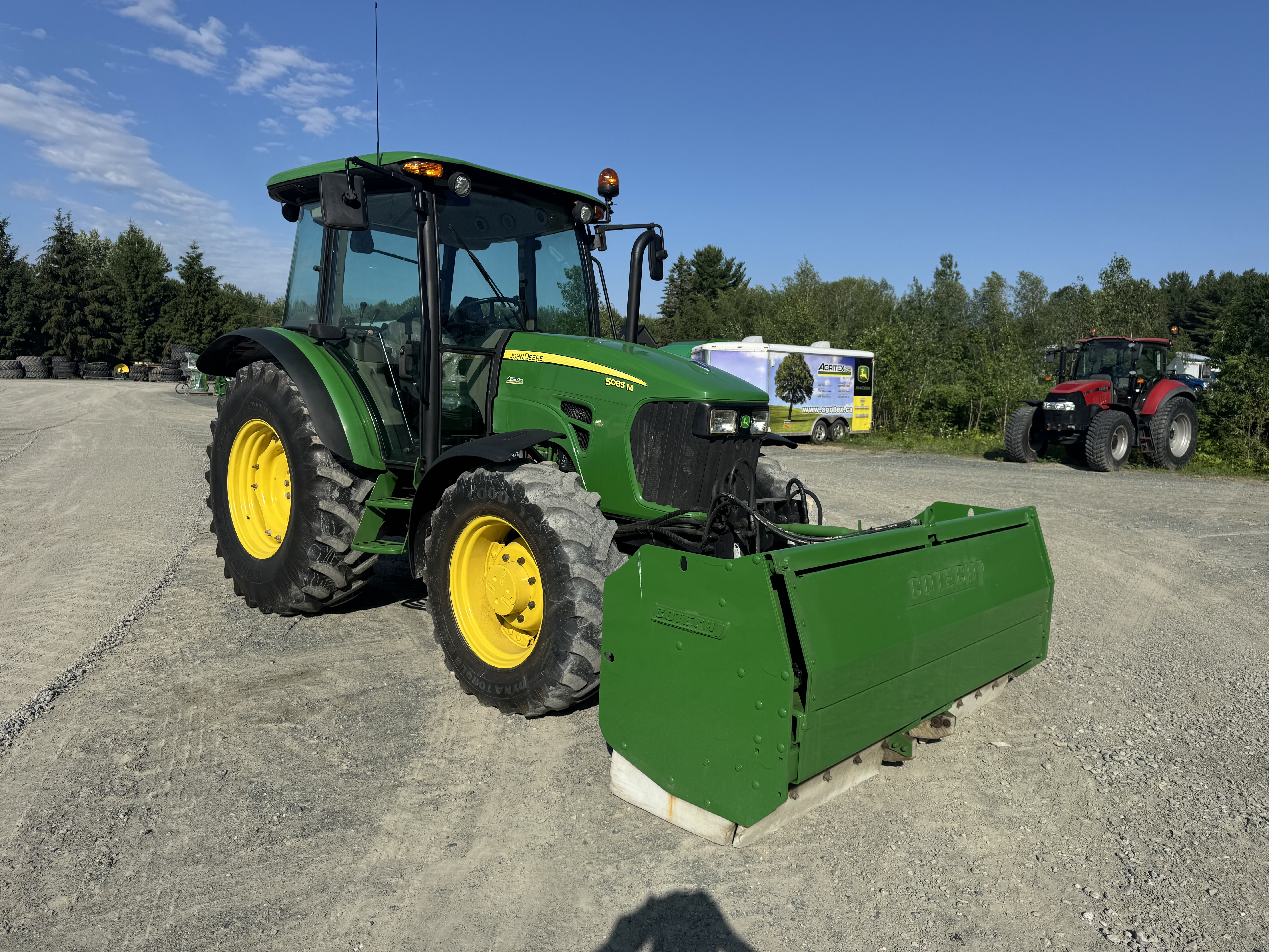 John Deere 5085M