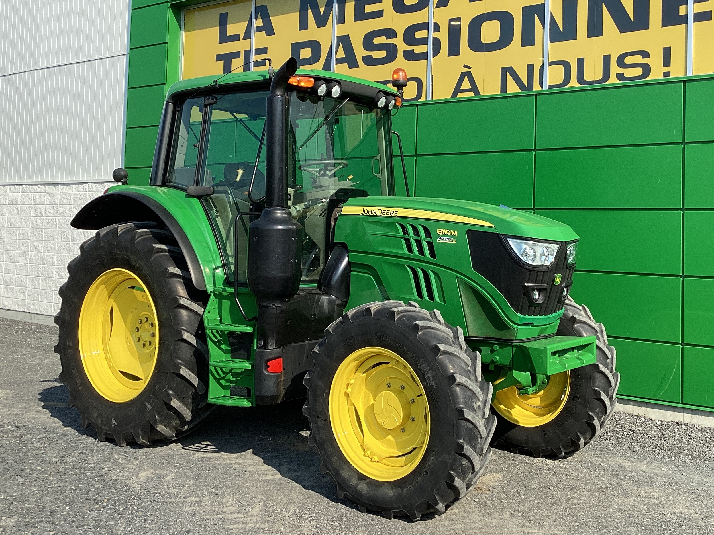 John Deere 6110M   