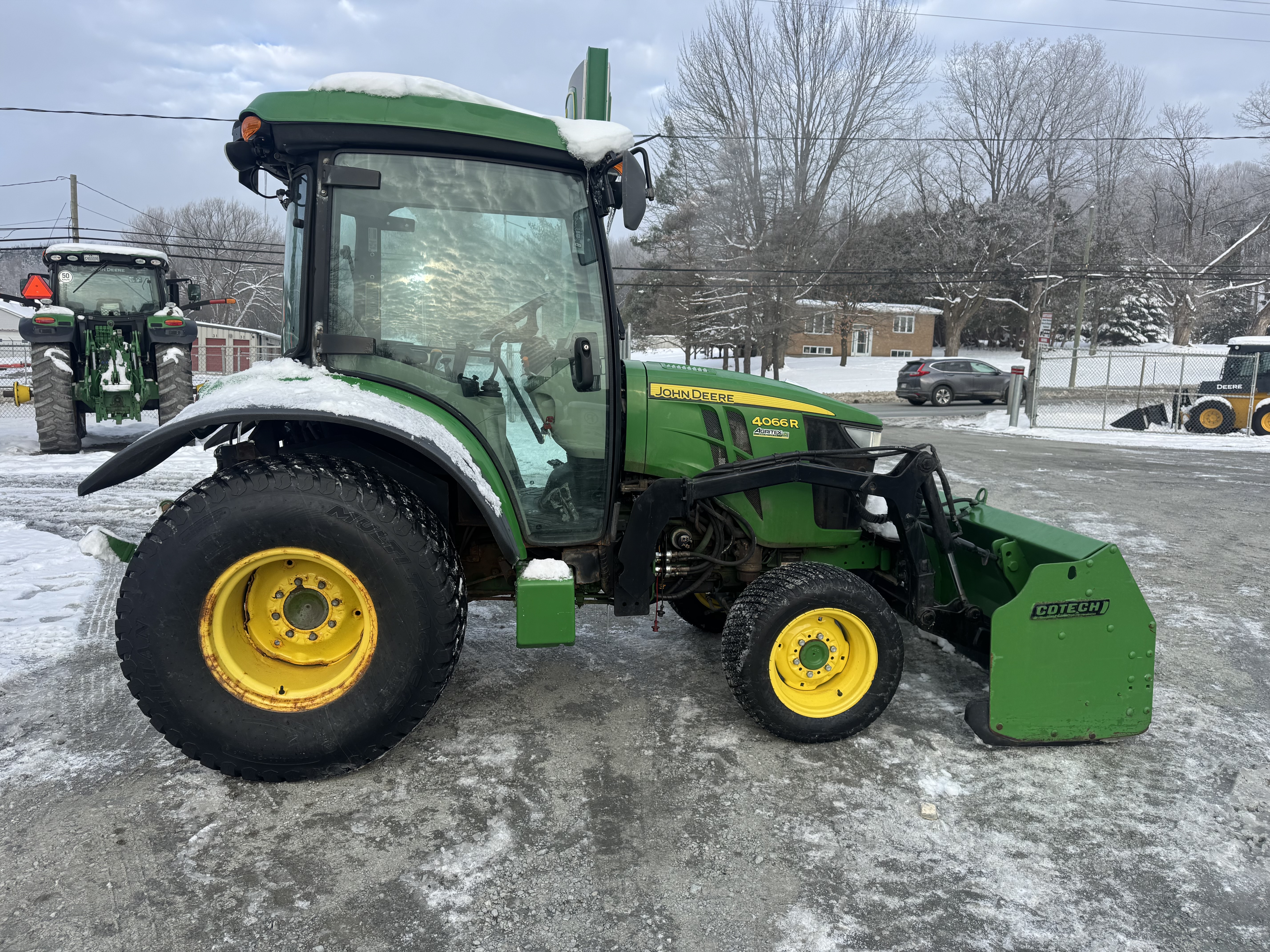 John Deere 4066R TURF GRATTE 