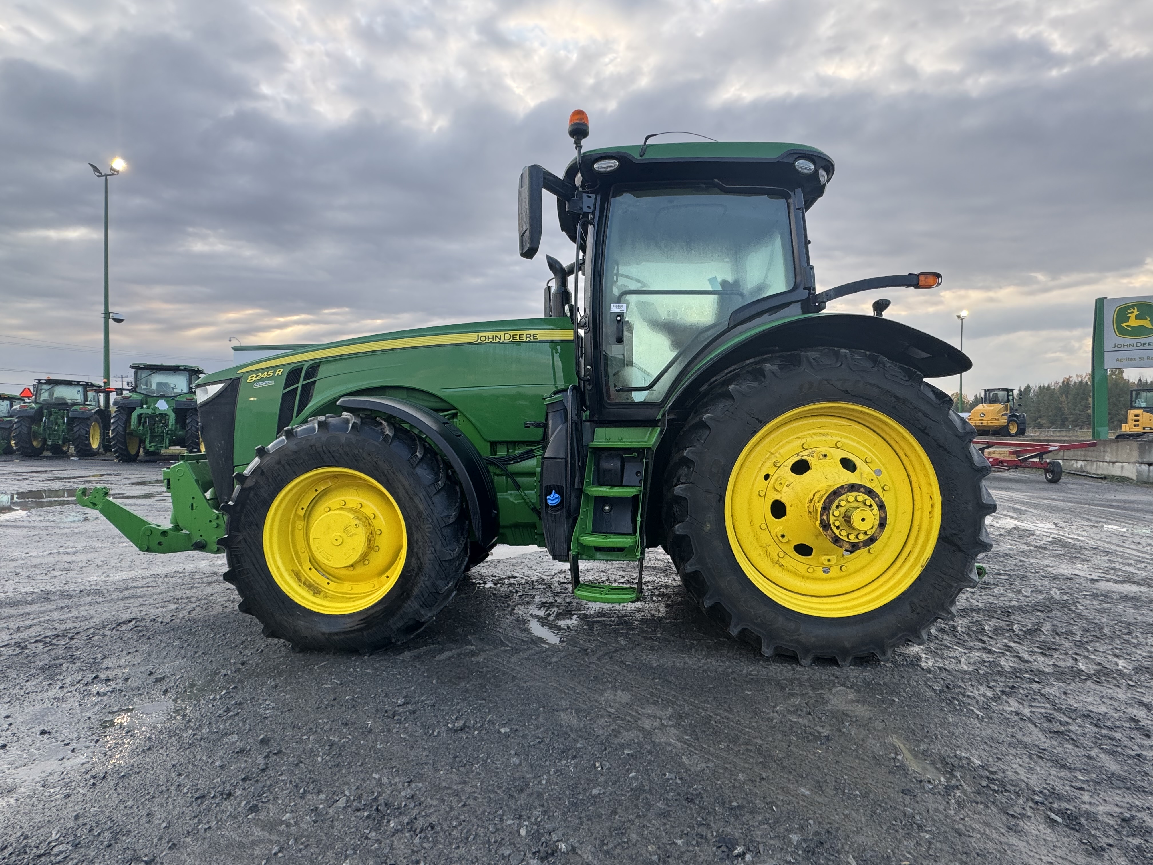 John Deere 8245R FRT HITCH