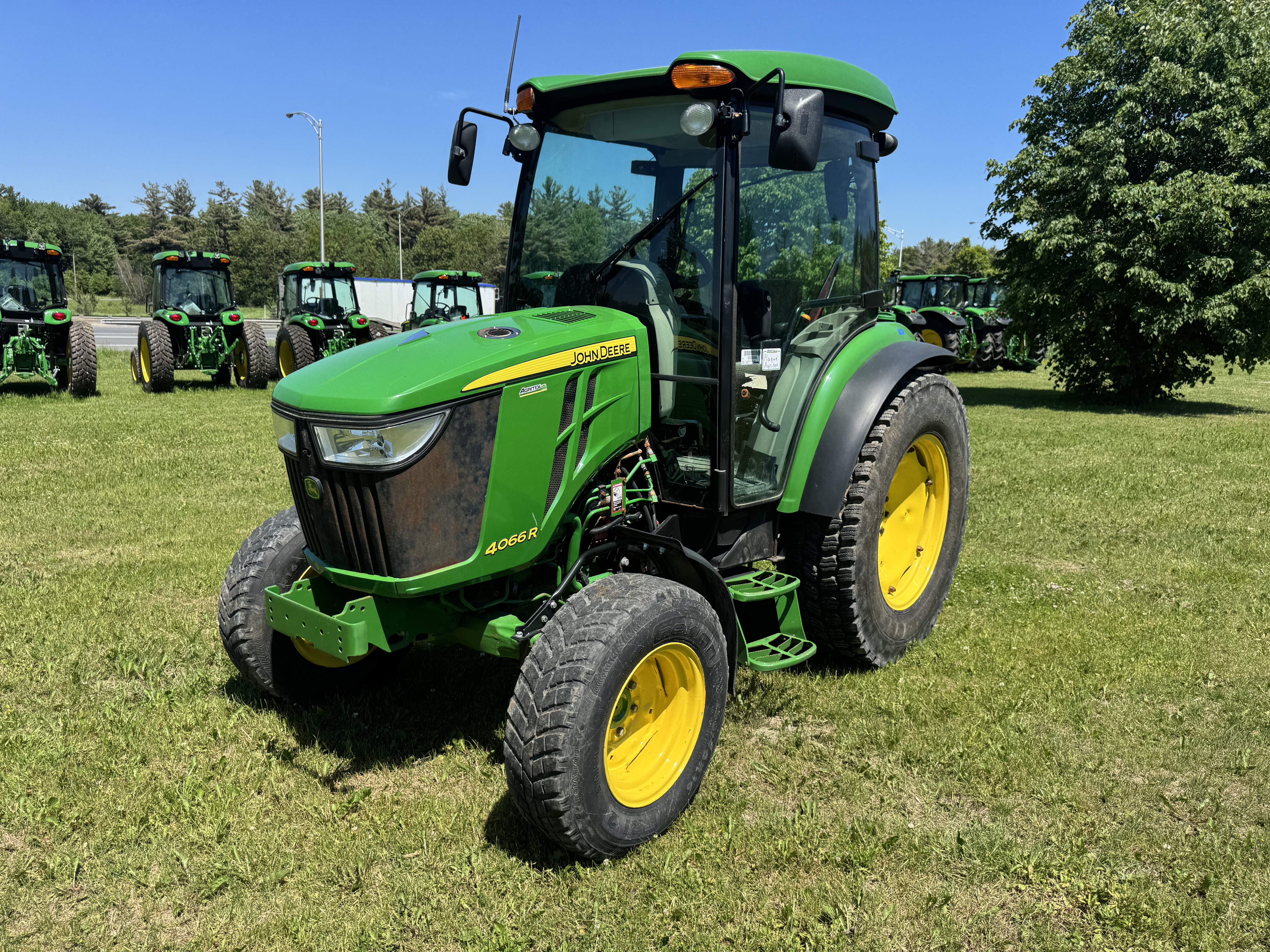 John Deere 4066R 