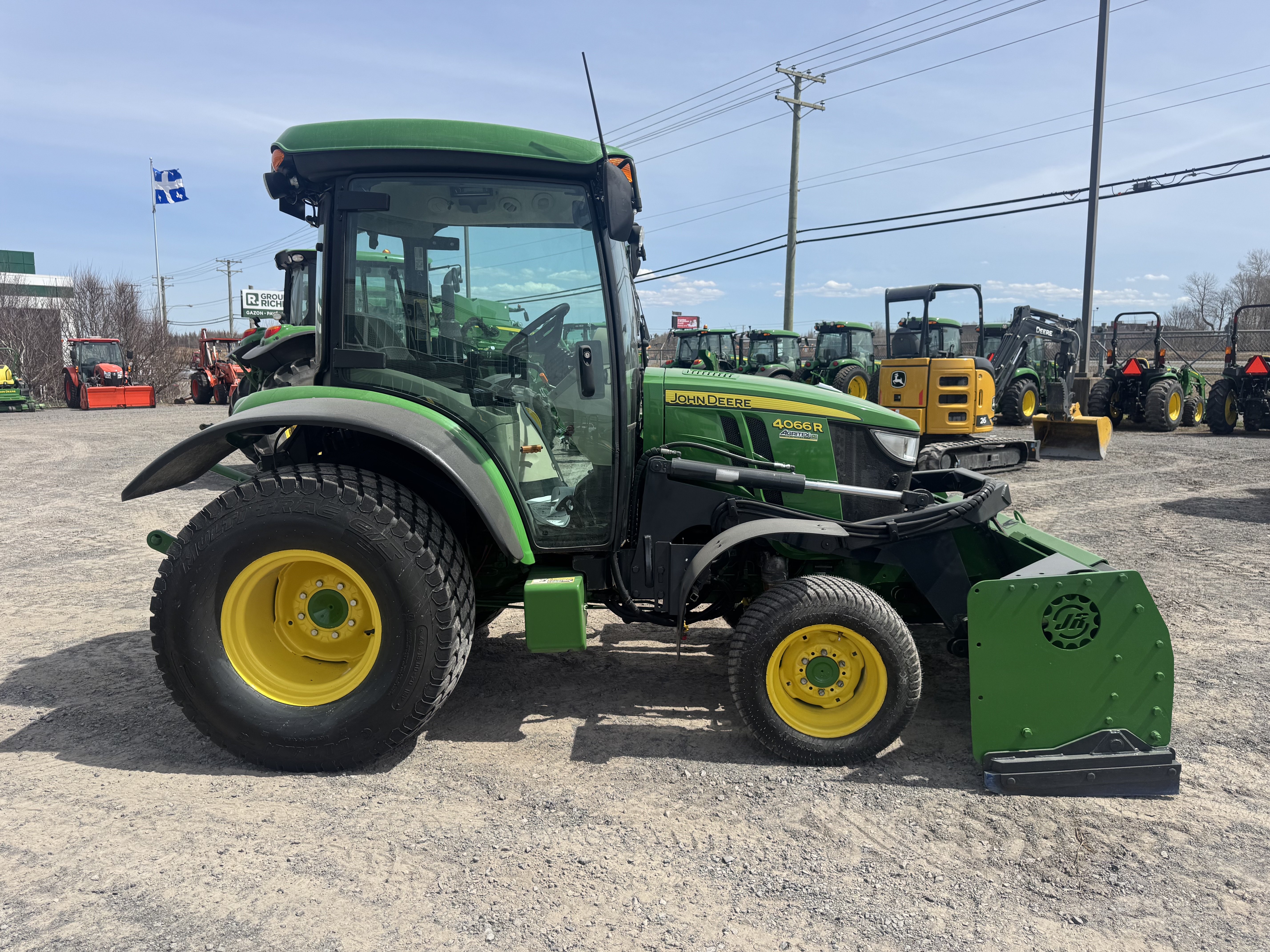 John Deere 4066R GRATTE TURF    