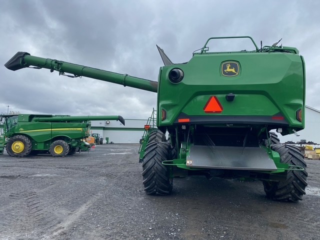 John Deere S7 700