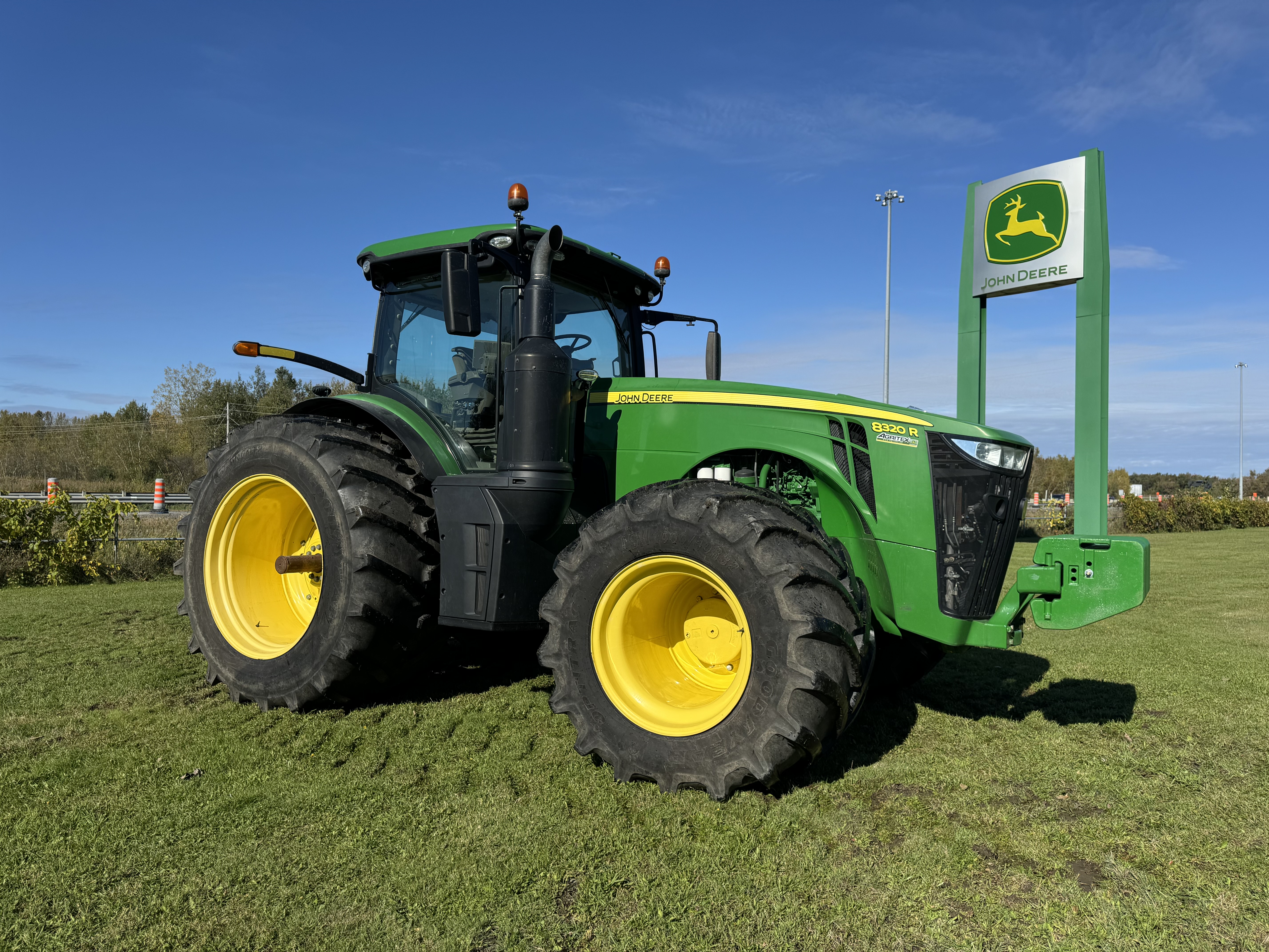 John Deere 8320R 