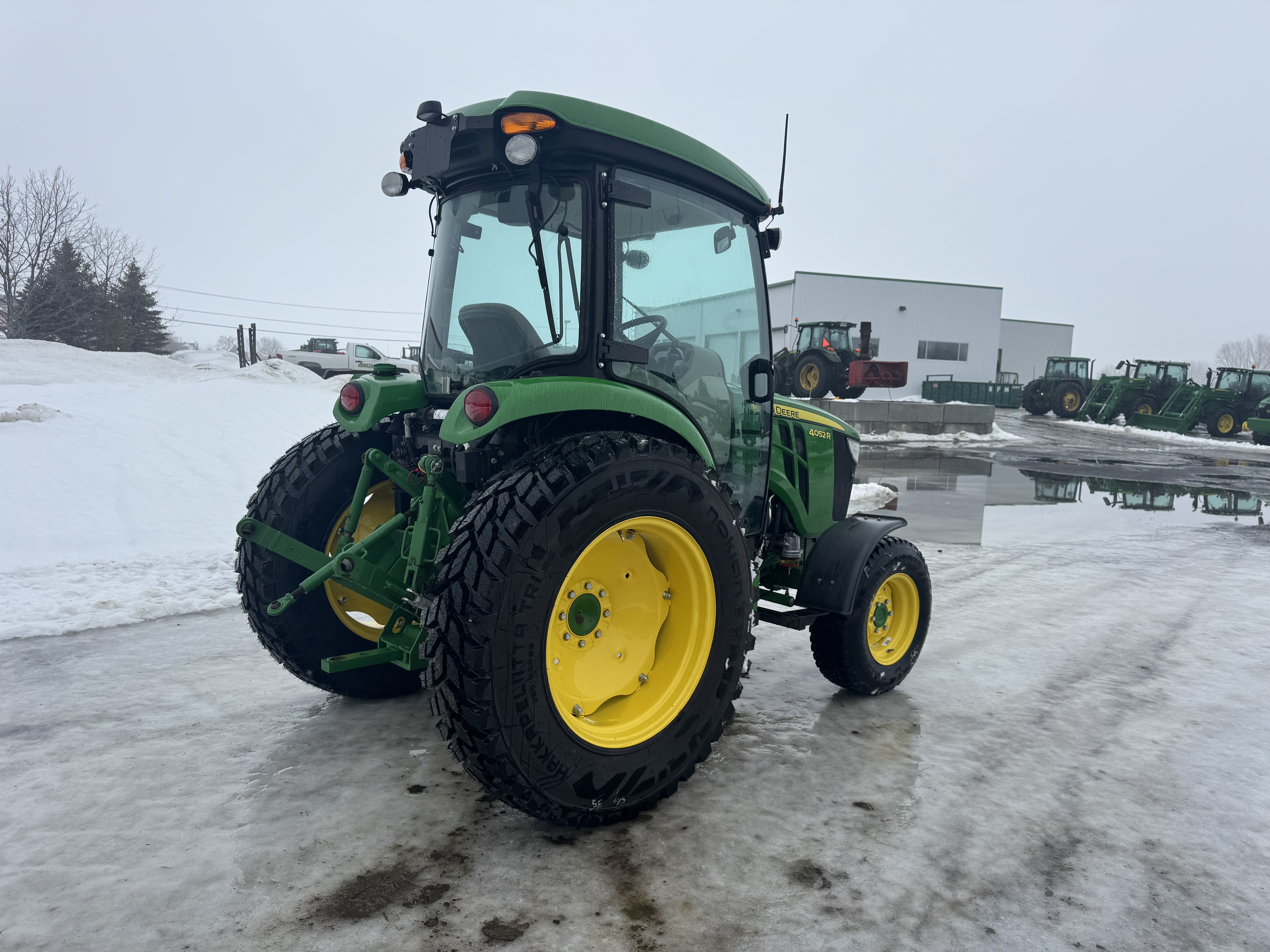 John Deere 4052R NOKIAN  