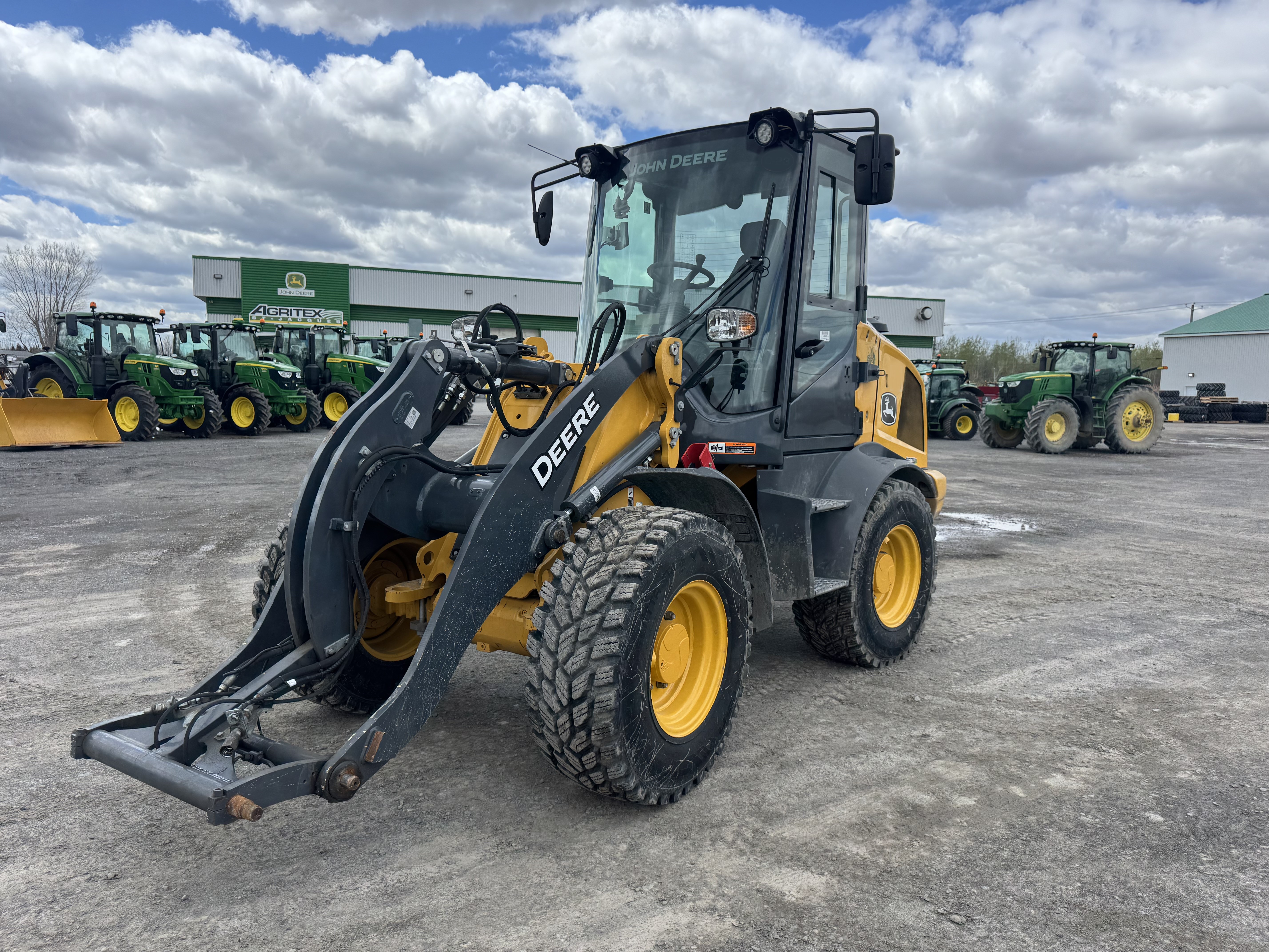John Deere 244P