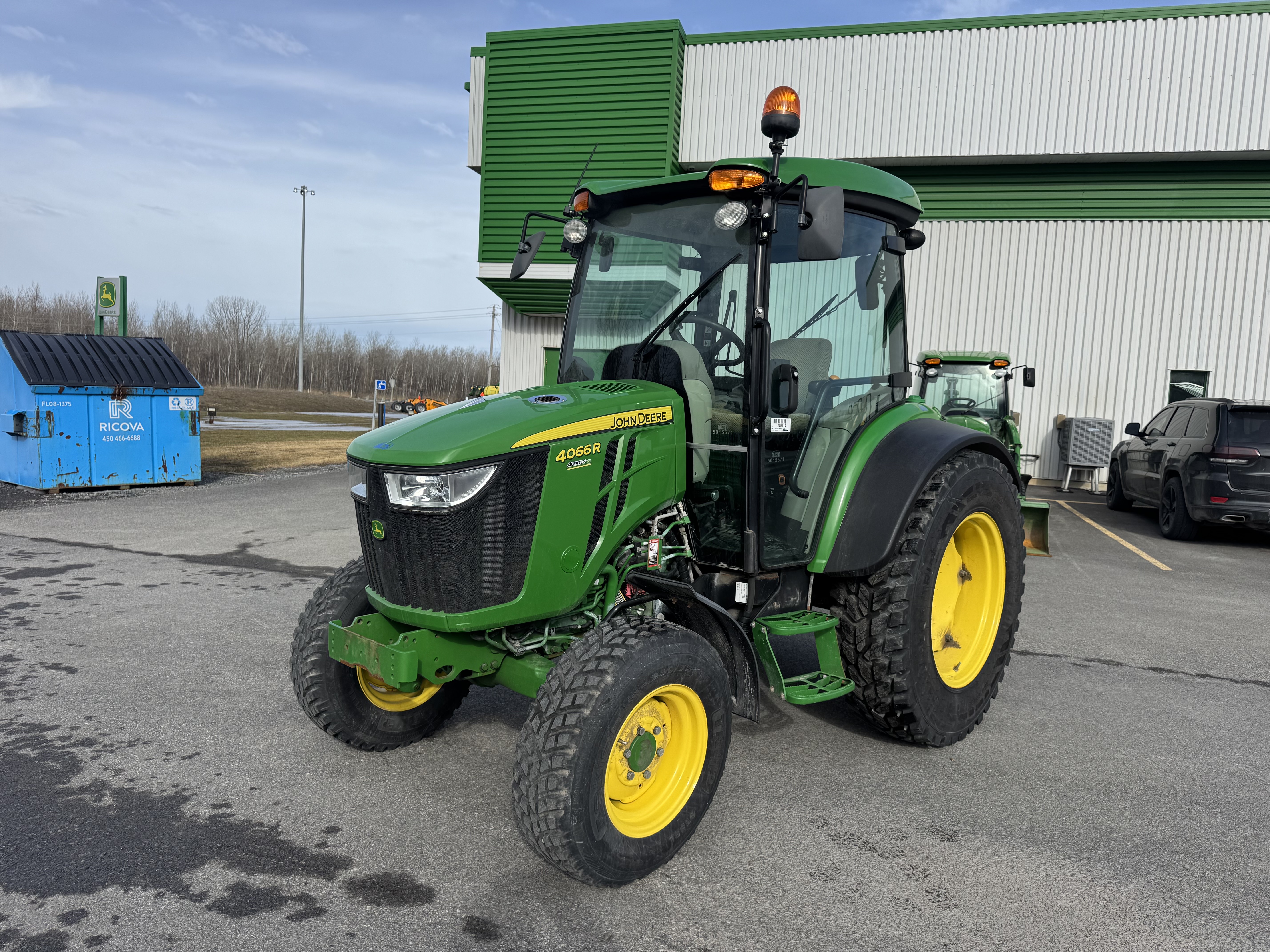 John Deere 4066R GRATTE NOKIAN    