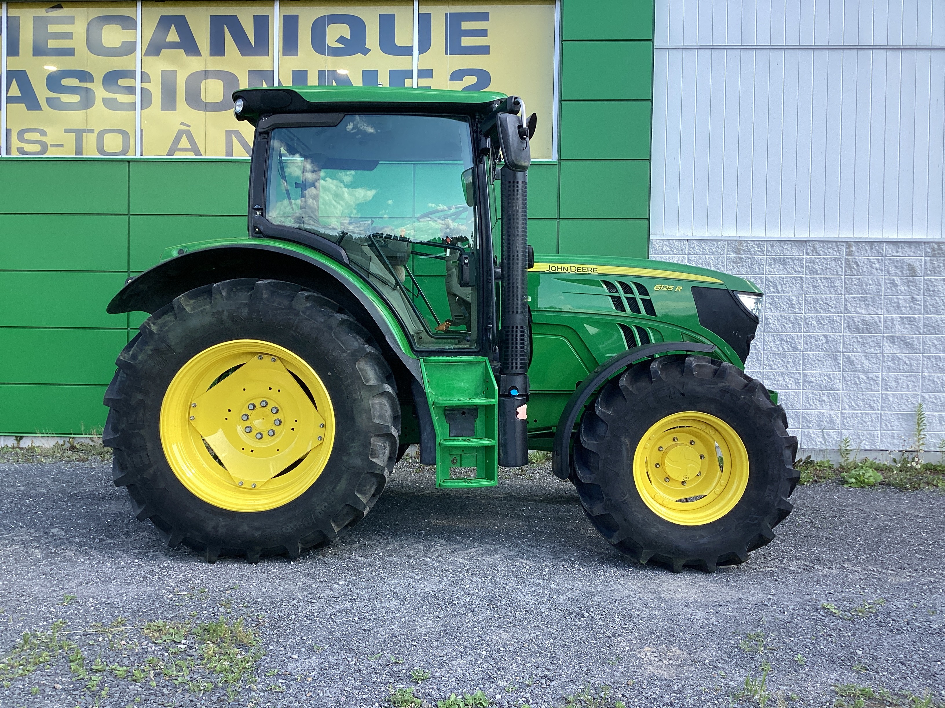John Deere 6125R