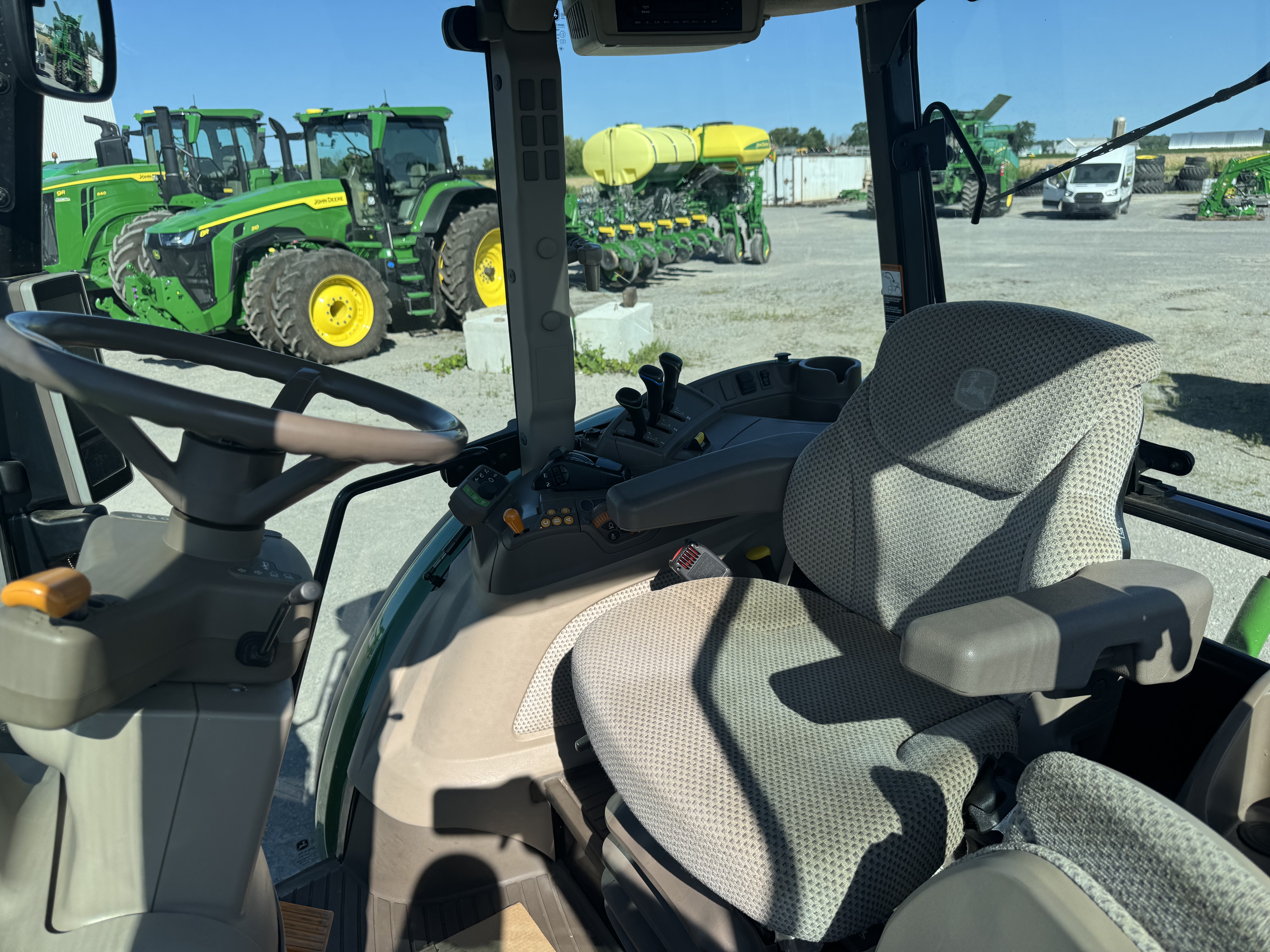 John Deere 5125R NOKIAN