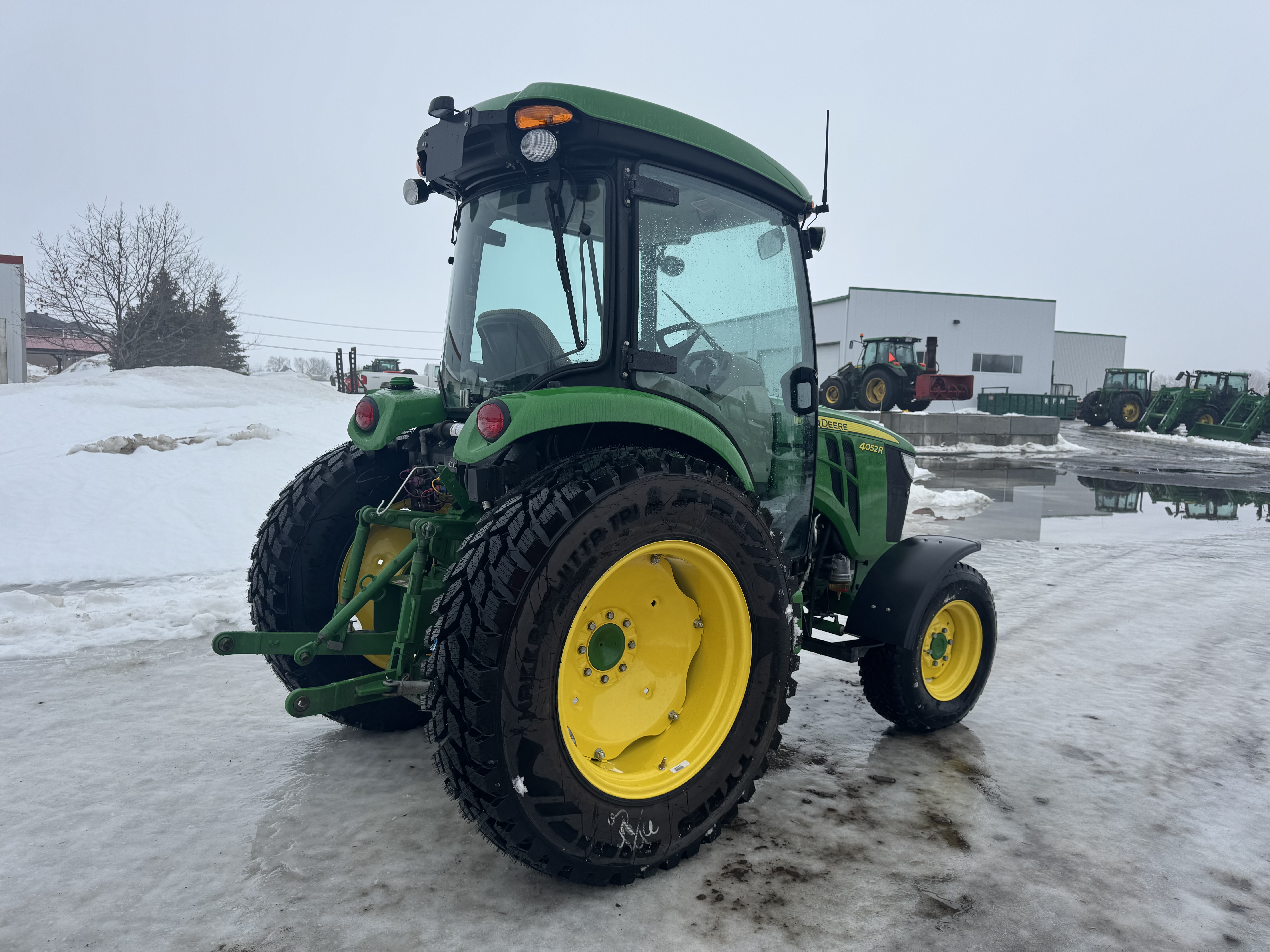 John Deere 4052R NOKIAN    
