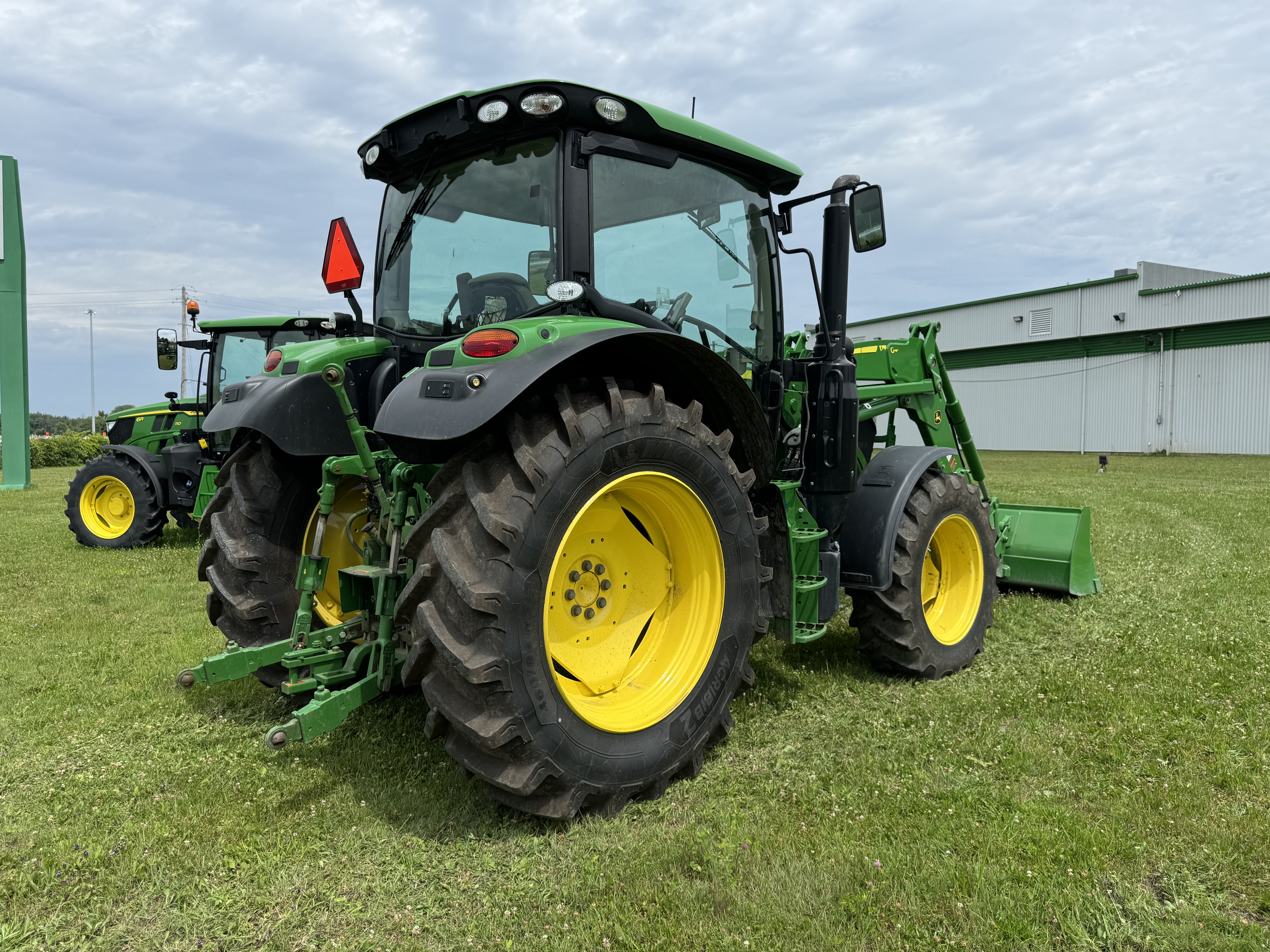 John Deere 6110R 