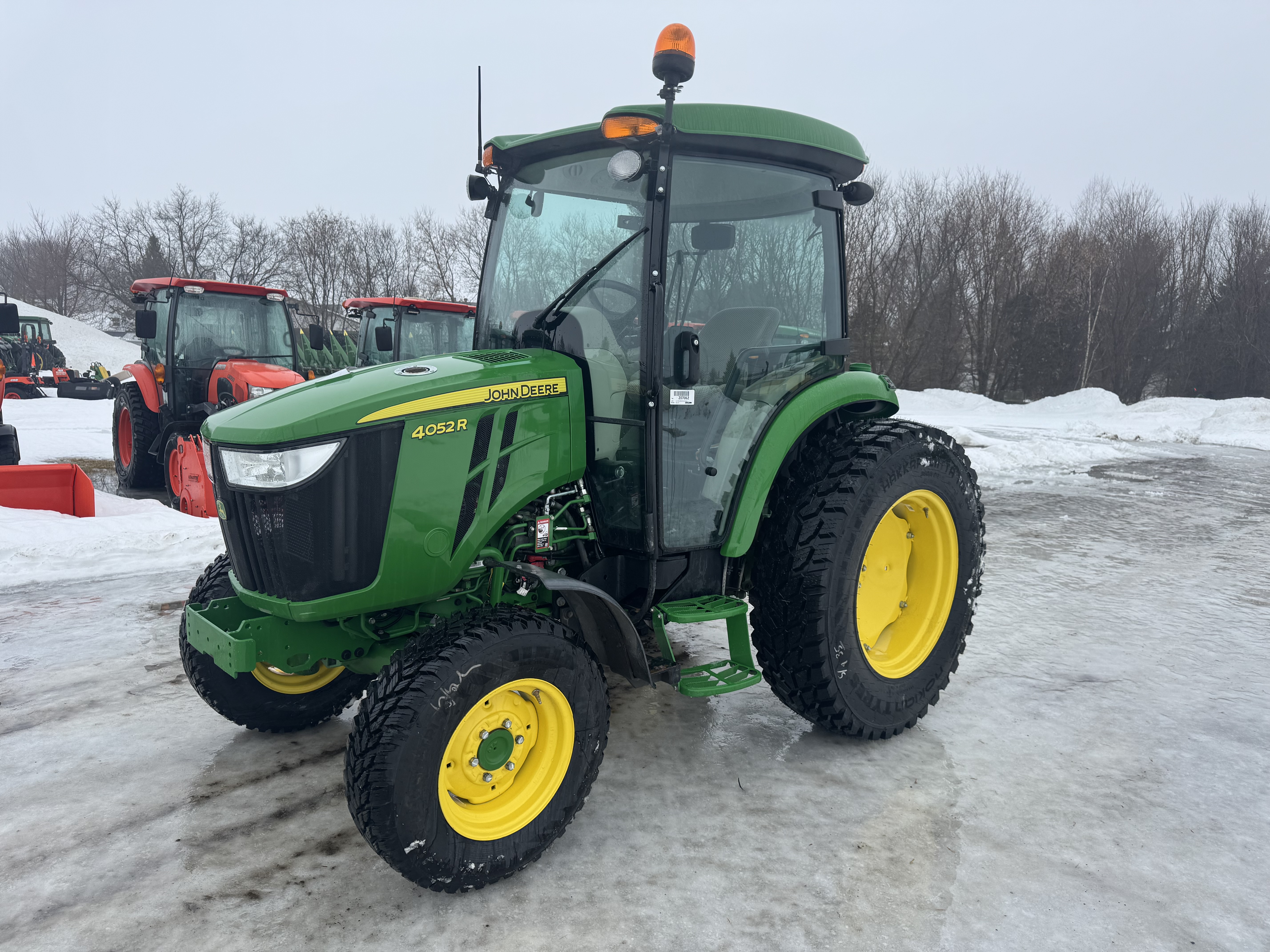 John Deere 4052R NOKIAN  