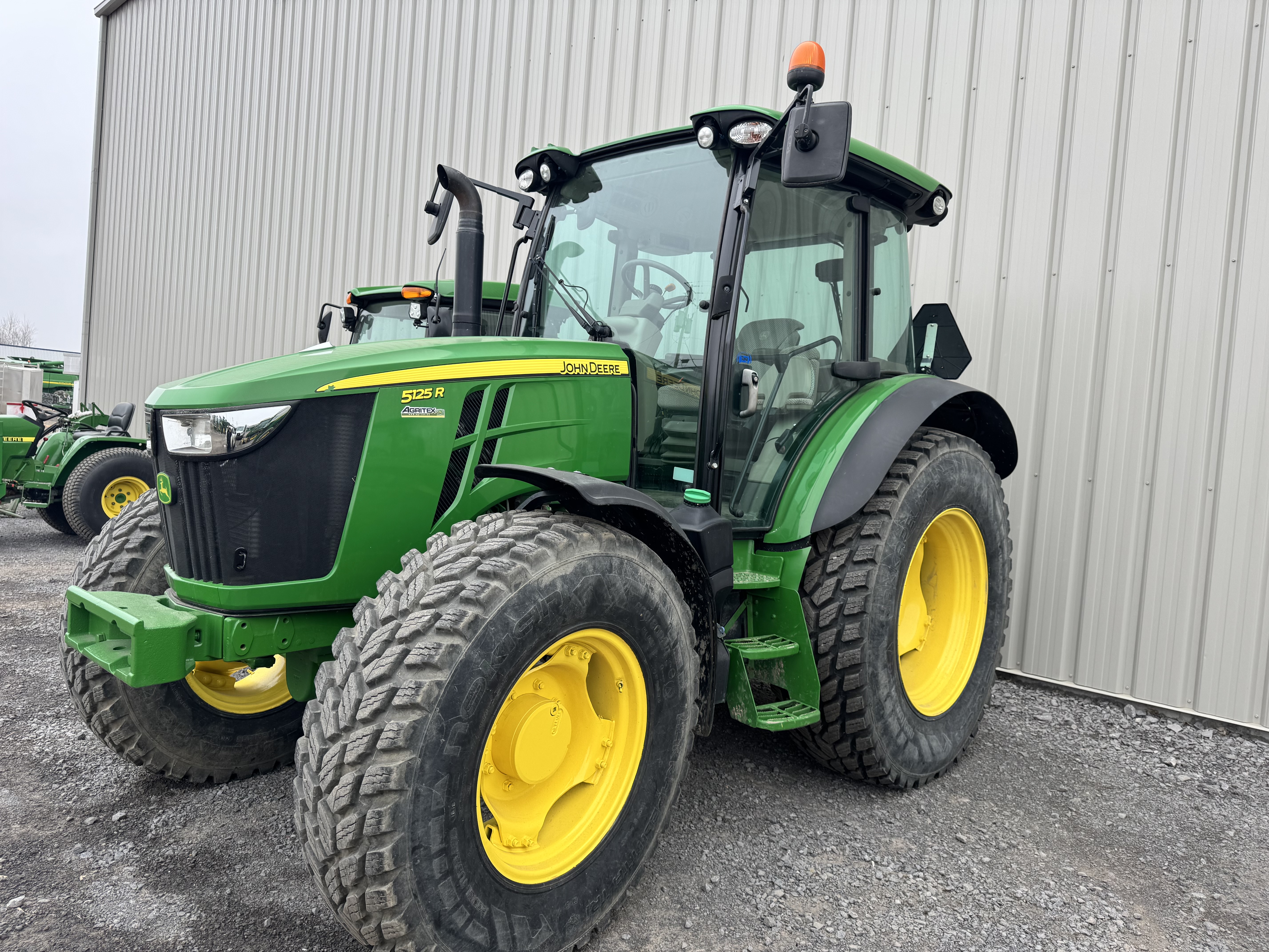 John Deere 5125R NOKIAN