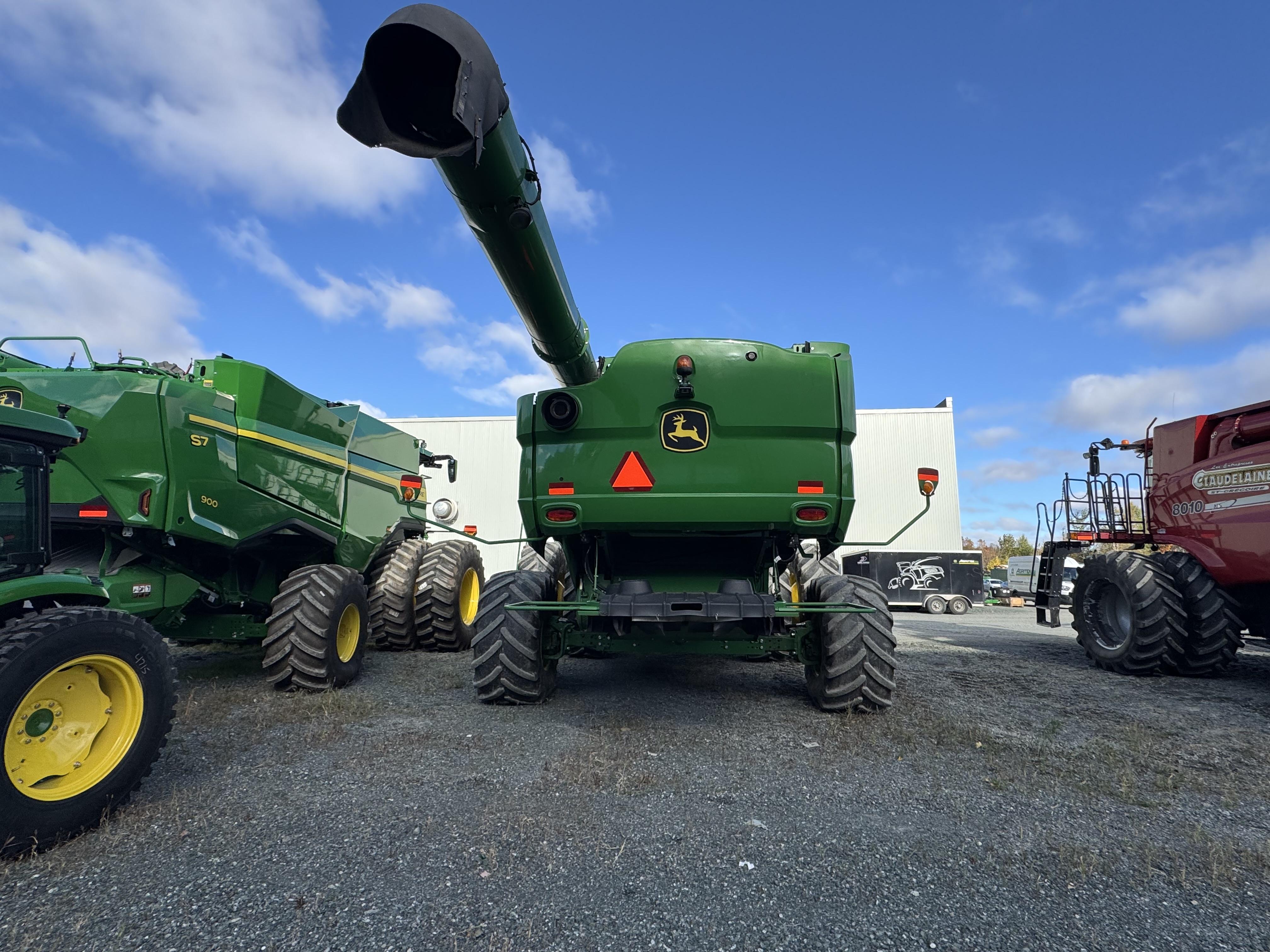 John Deere S690