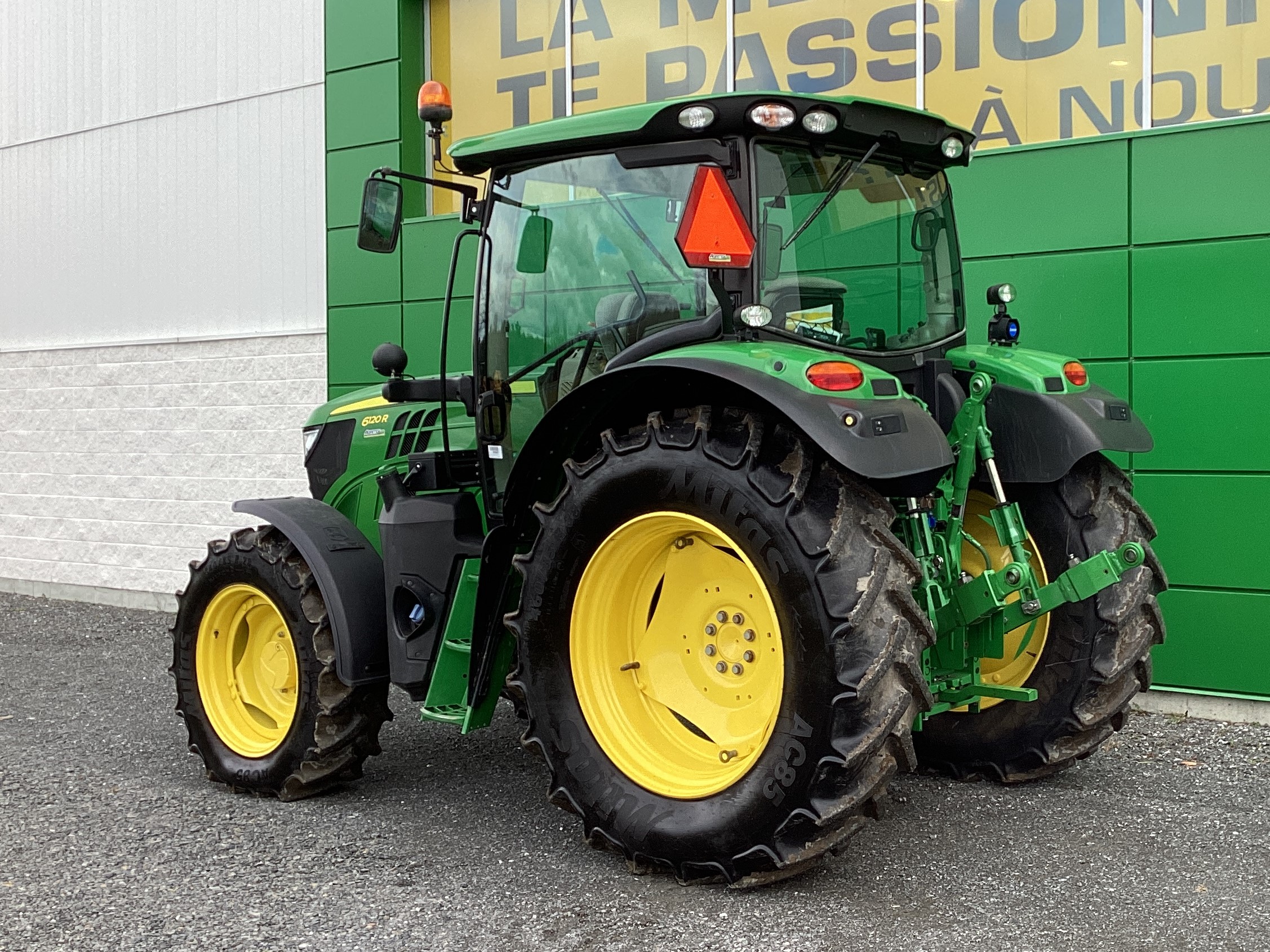 John Deere 6120R