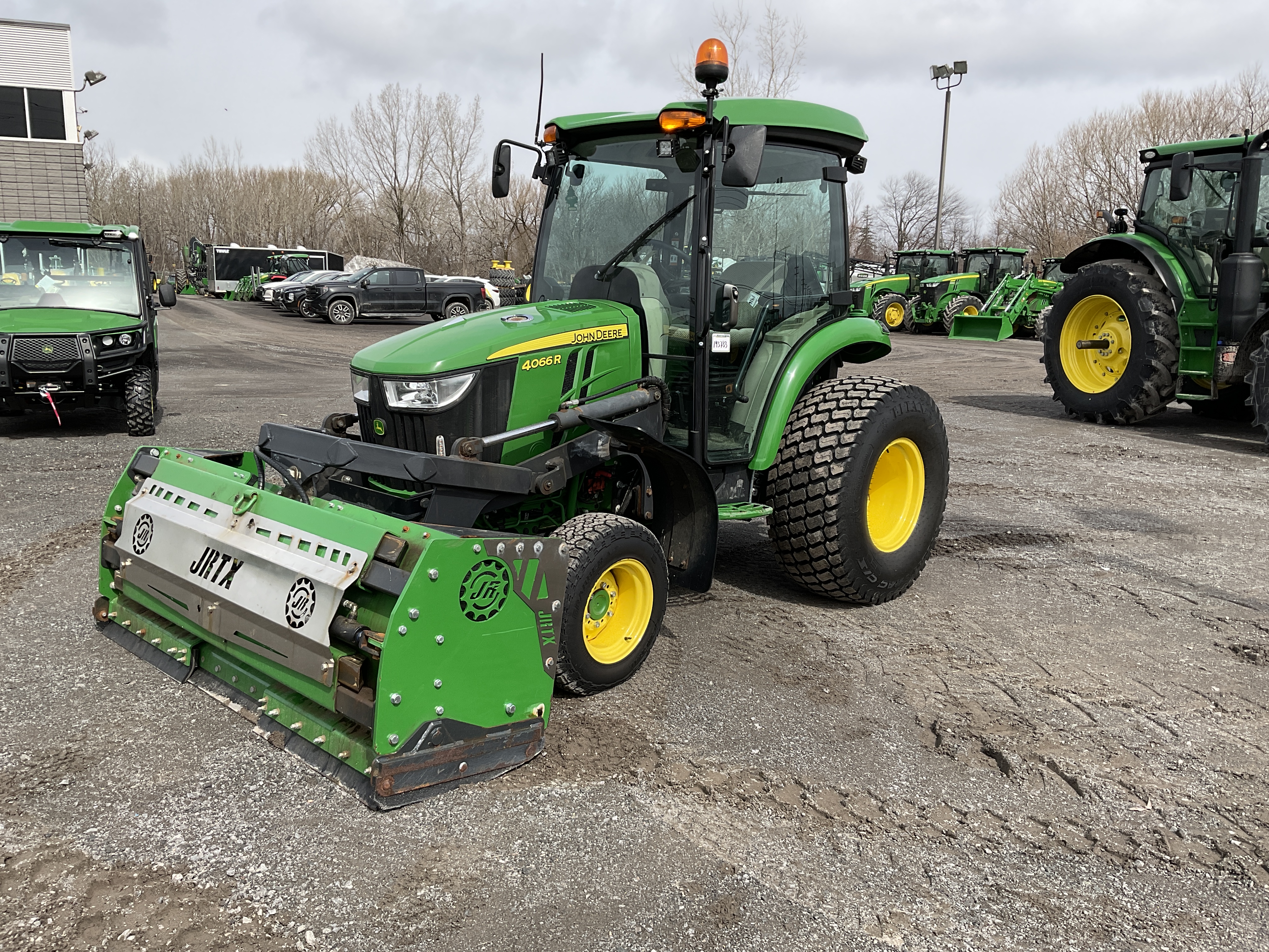 John Deere 4066R GRATTE TURF   