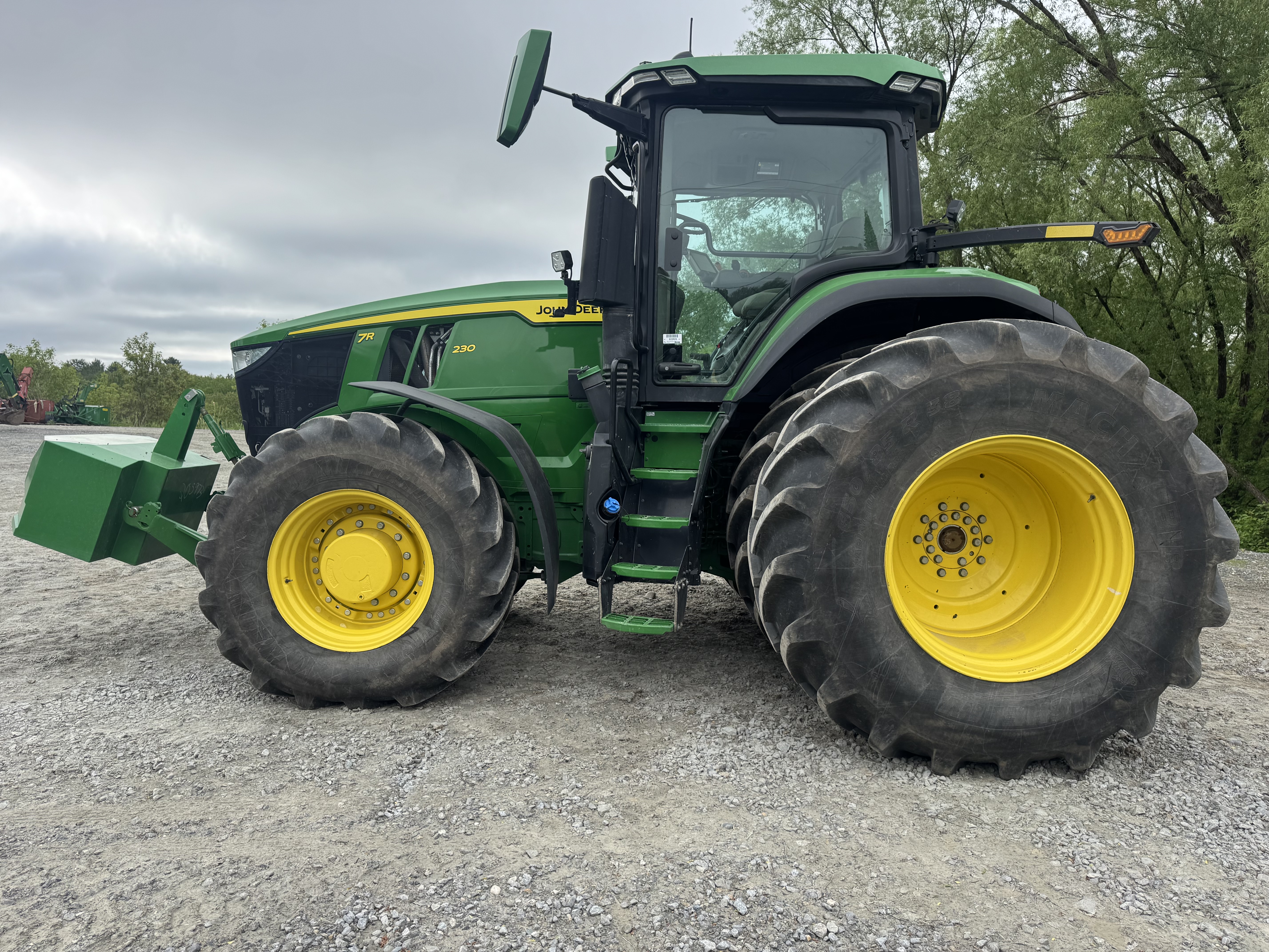 John Deere 7R 230 FRT HTCH PTO