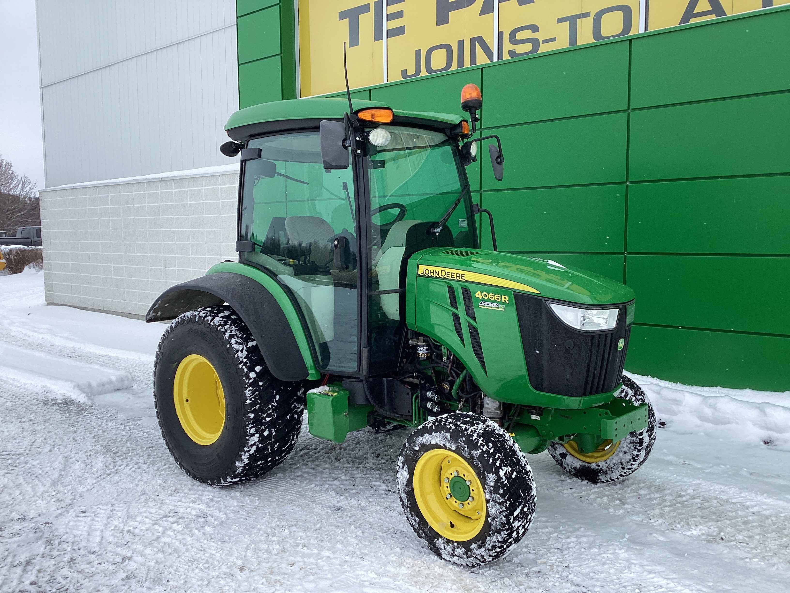 John Deere 4066R TURF