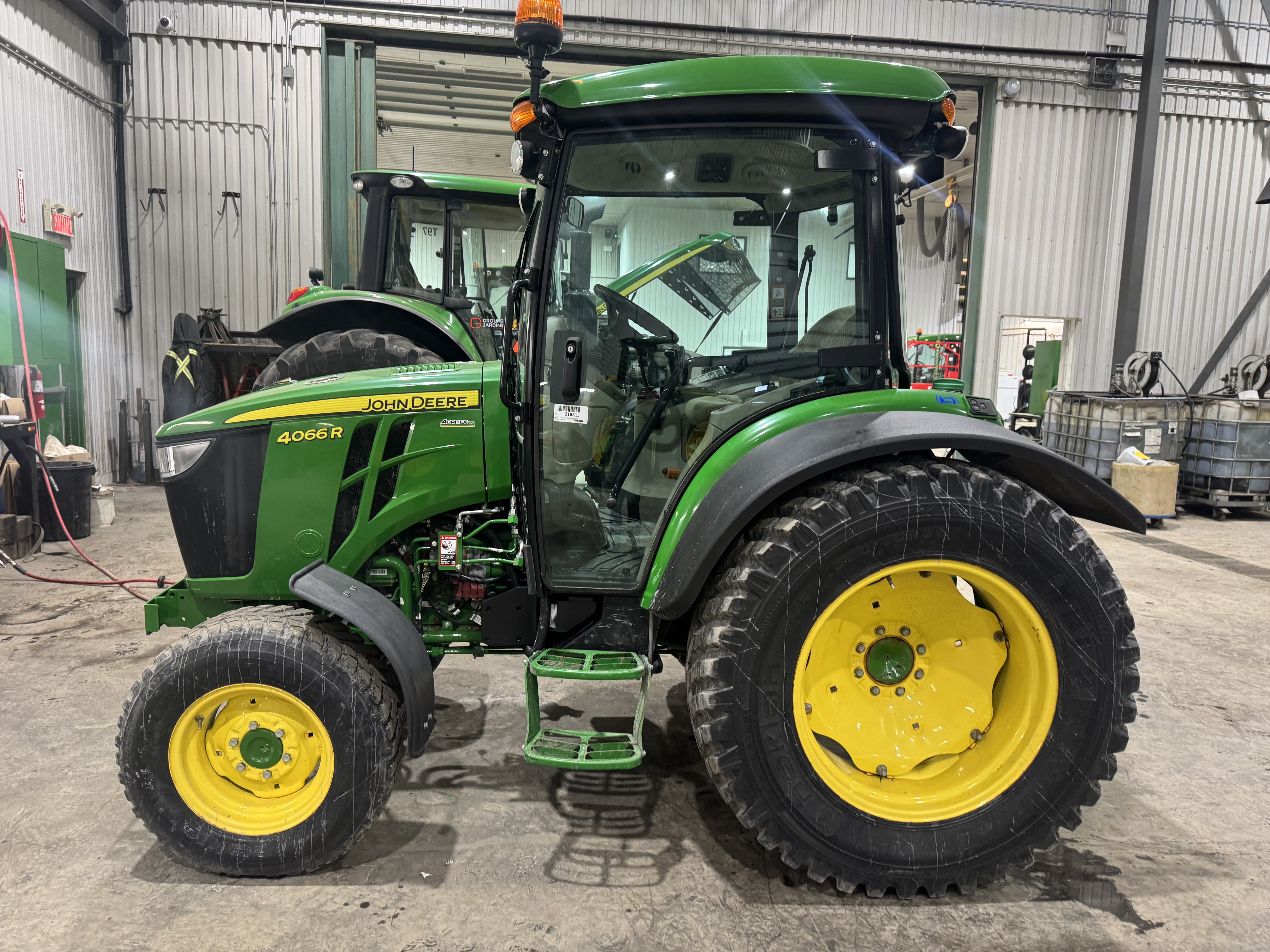 John Deere 4066R NOKIAN 