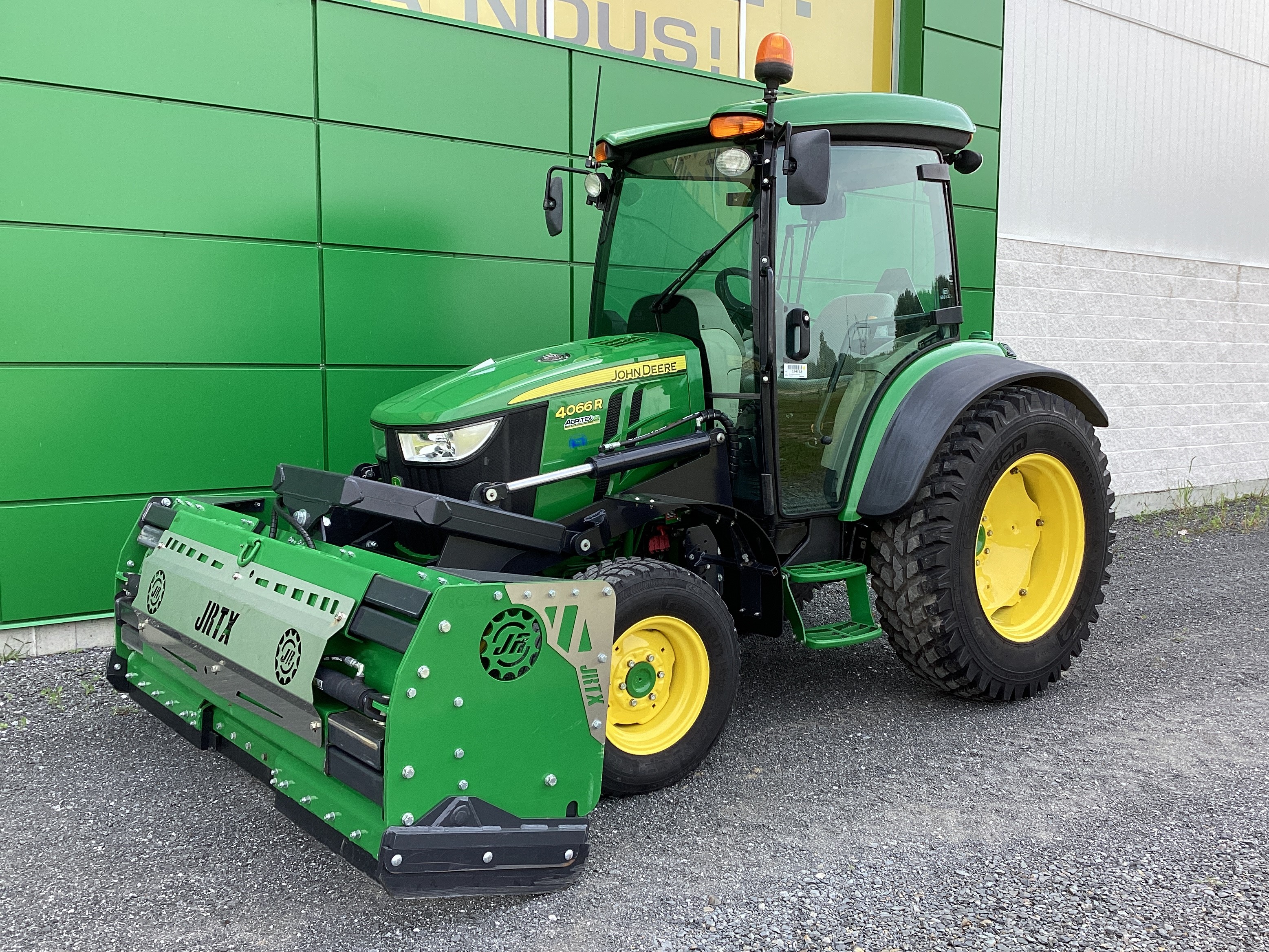 John Deere 4066R GRATTE NOKIAN 