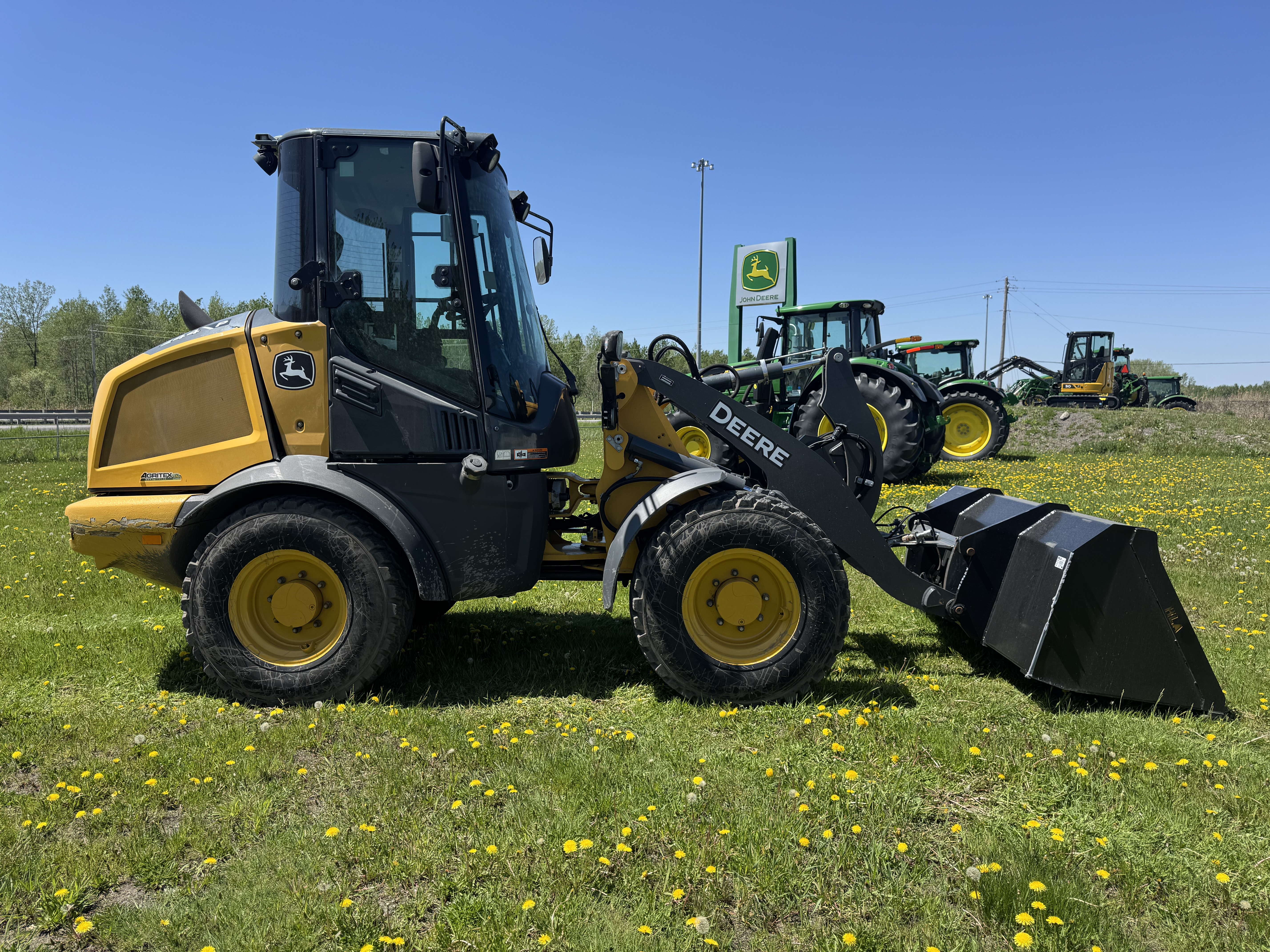 John Deere 244 P
