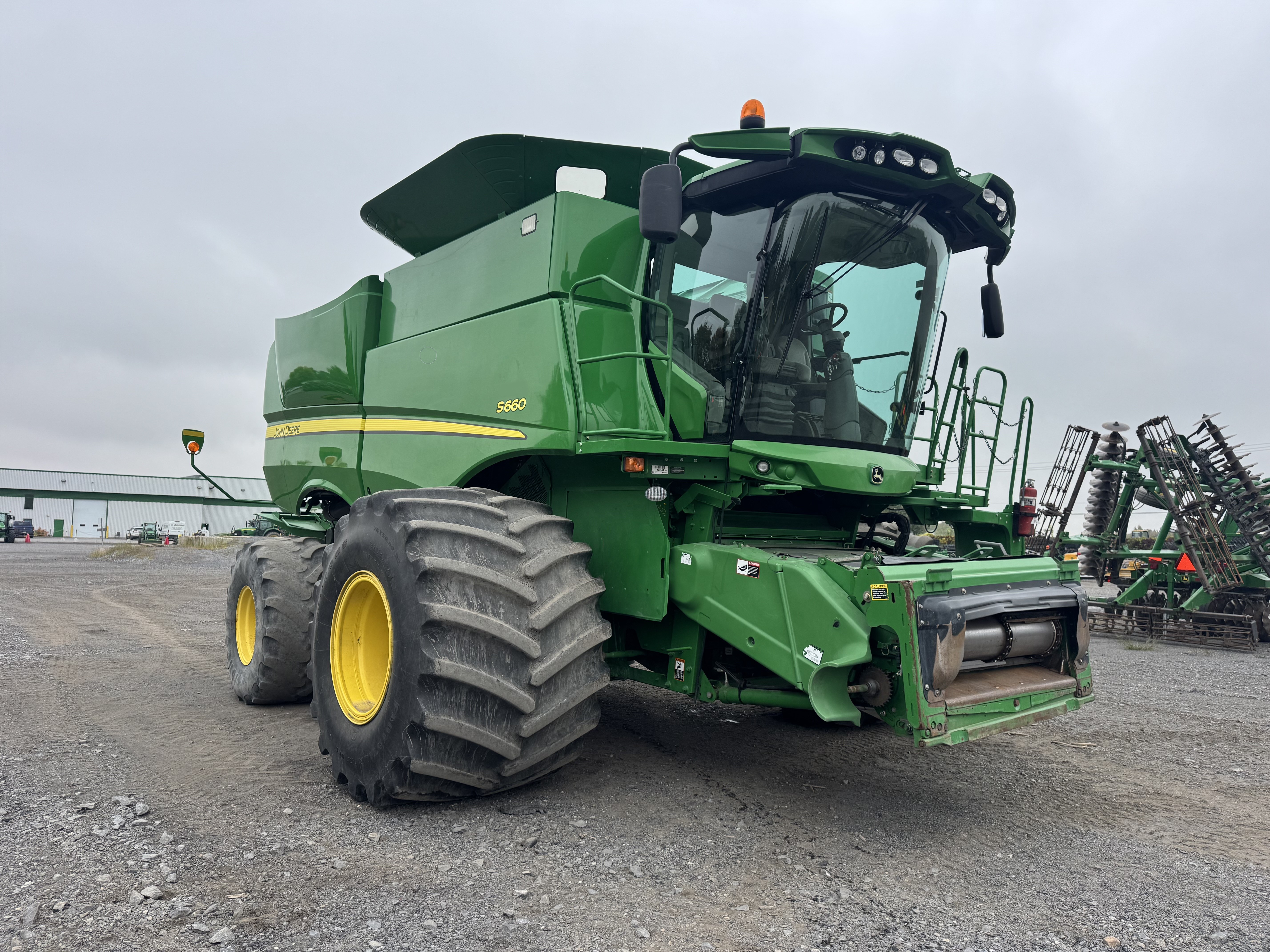 John Deere S660