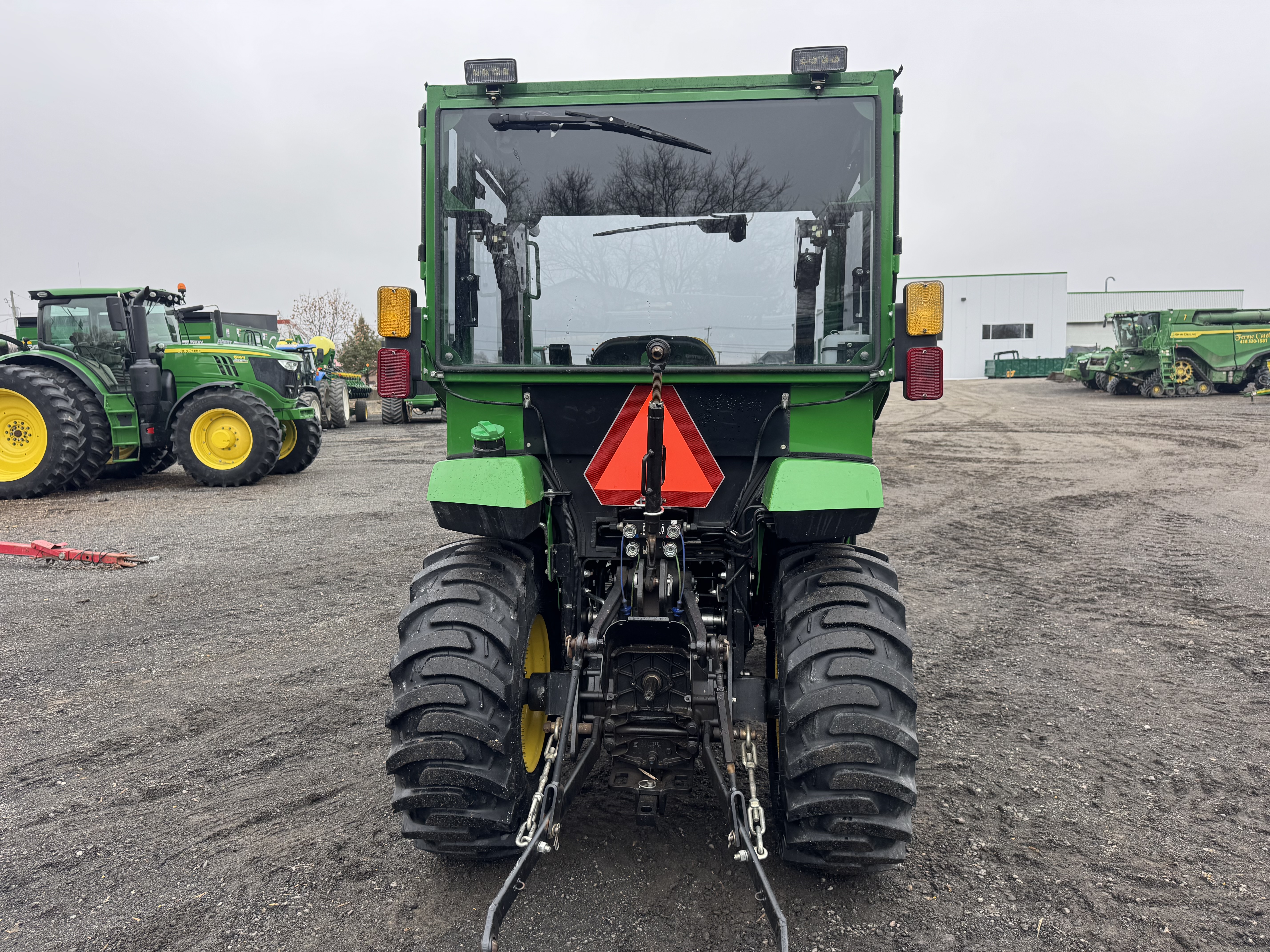 John Deere 2032R