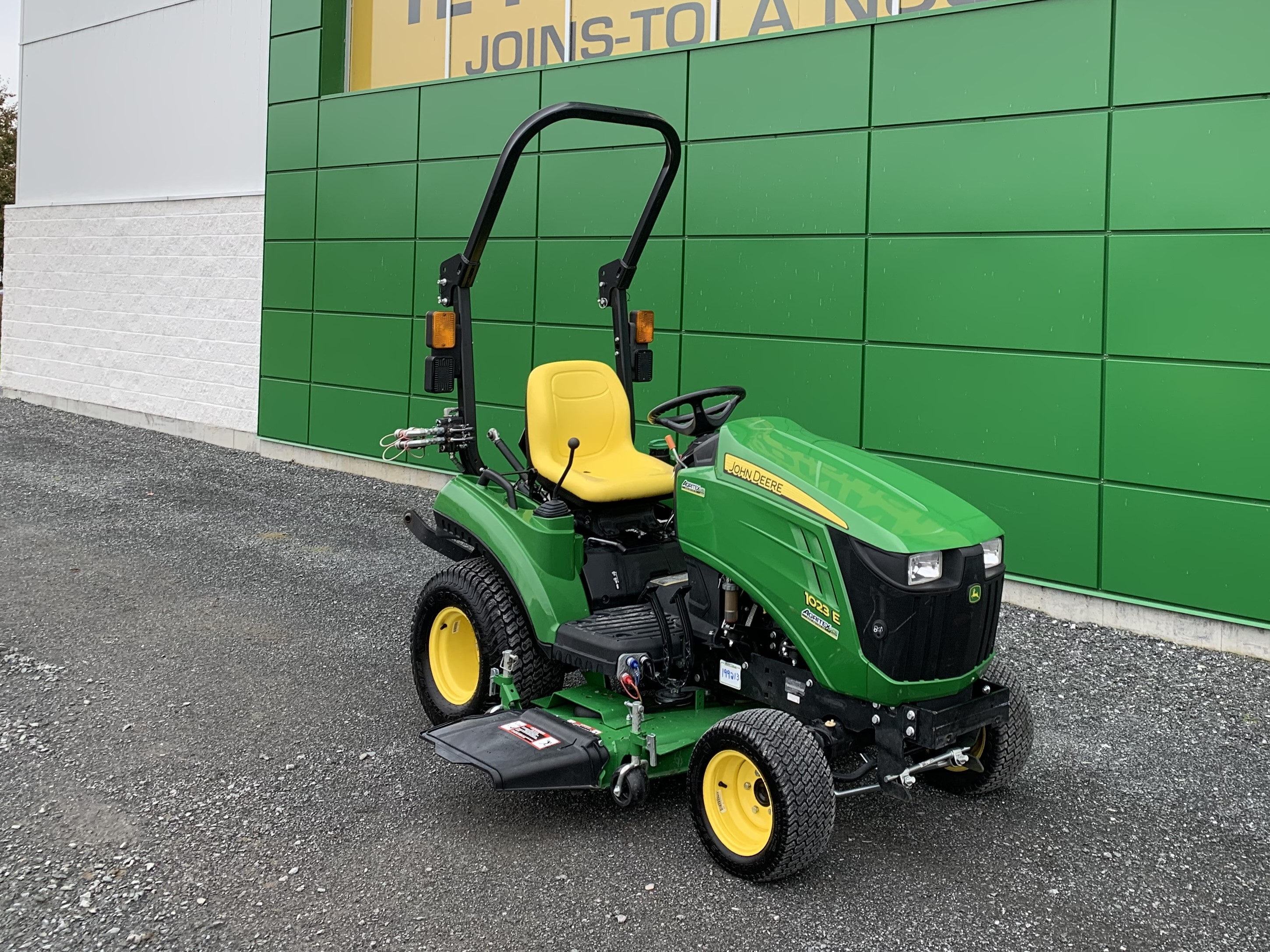 John Deere 1023E