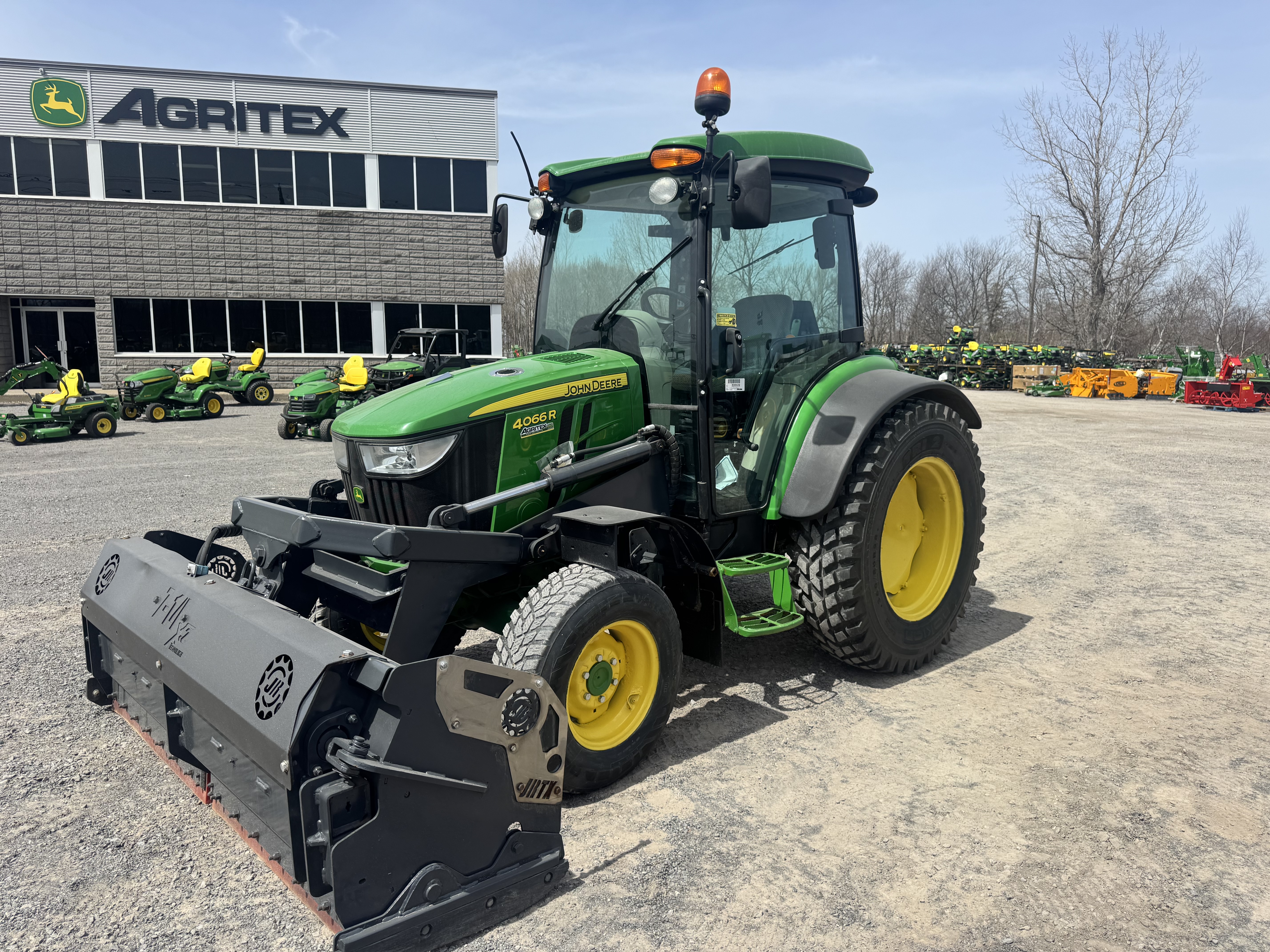 John Deere 4066R GRATTE NOKIAN    