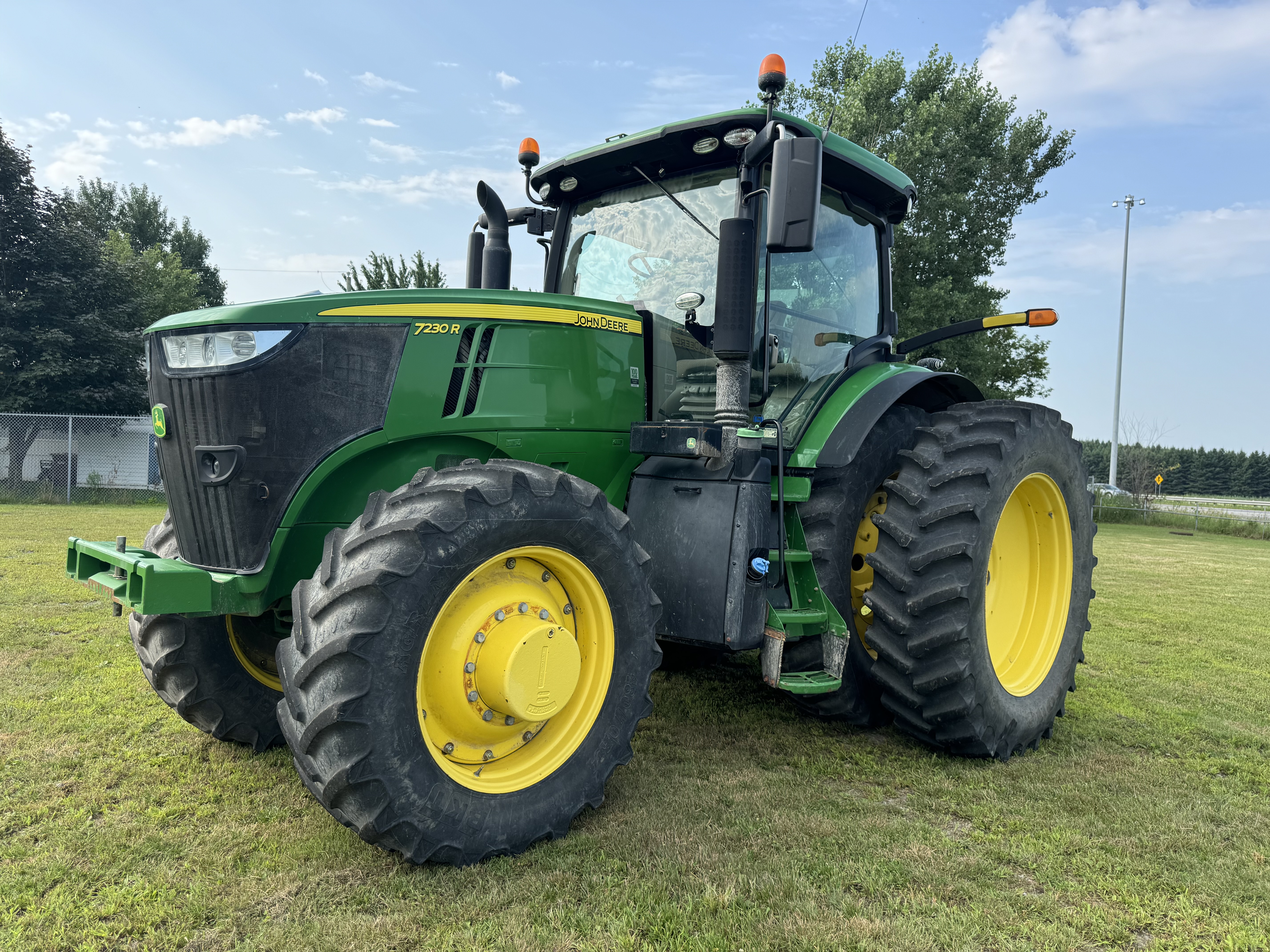 John Deere 7230R 