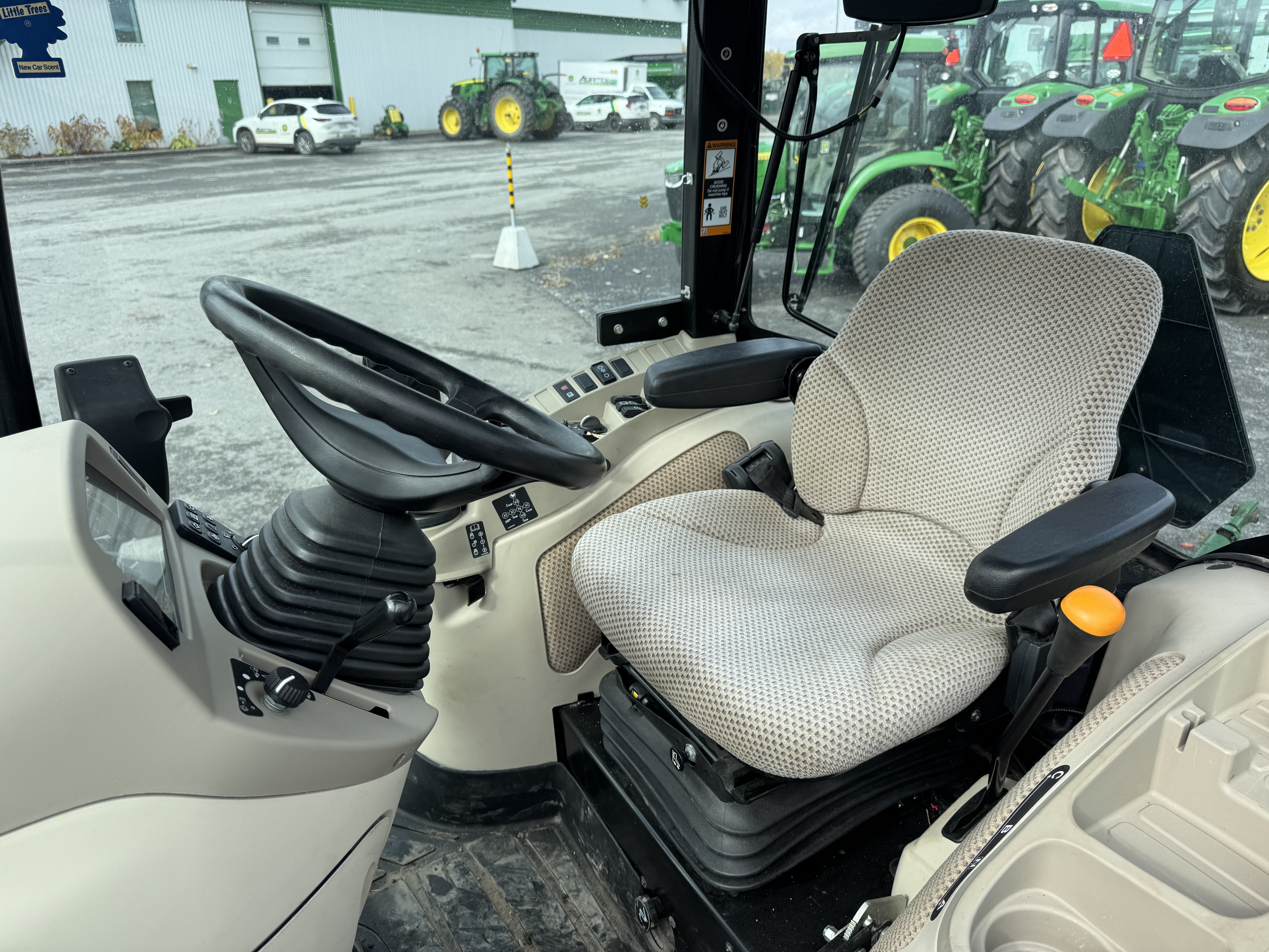 John Deere 4066R TURF GRATTE 