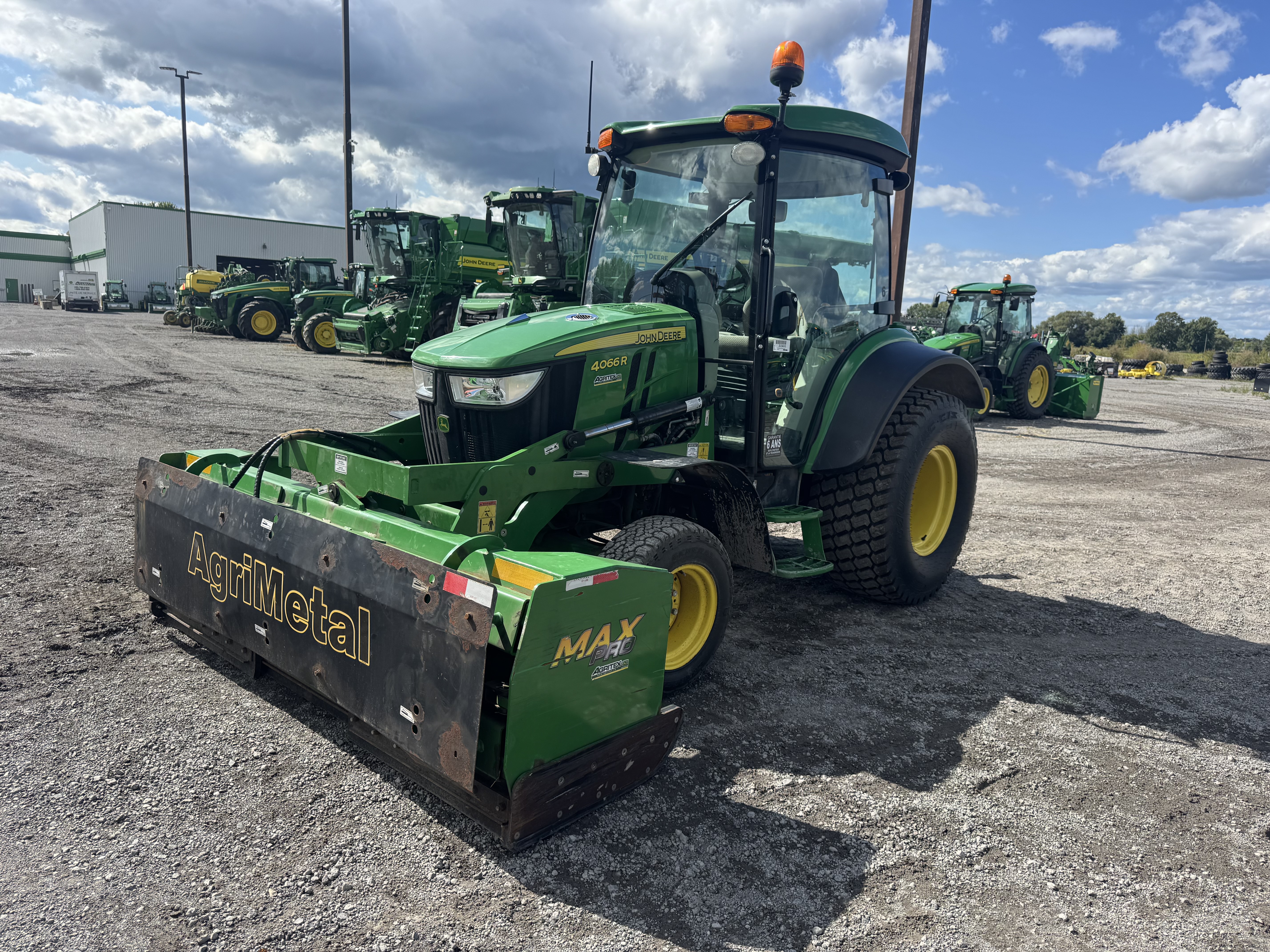 John Deere 4066R GRATTE TURF    