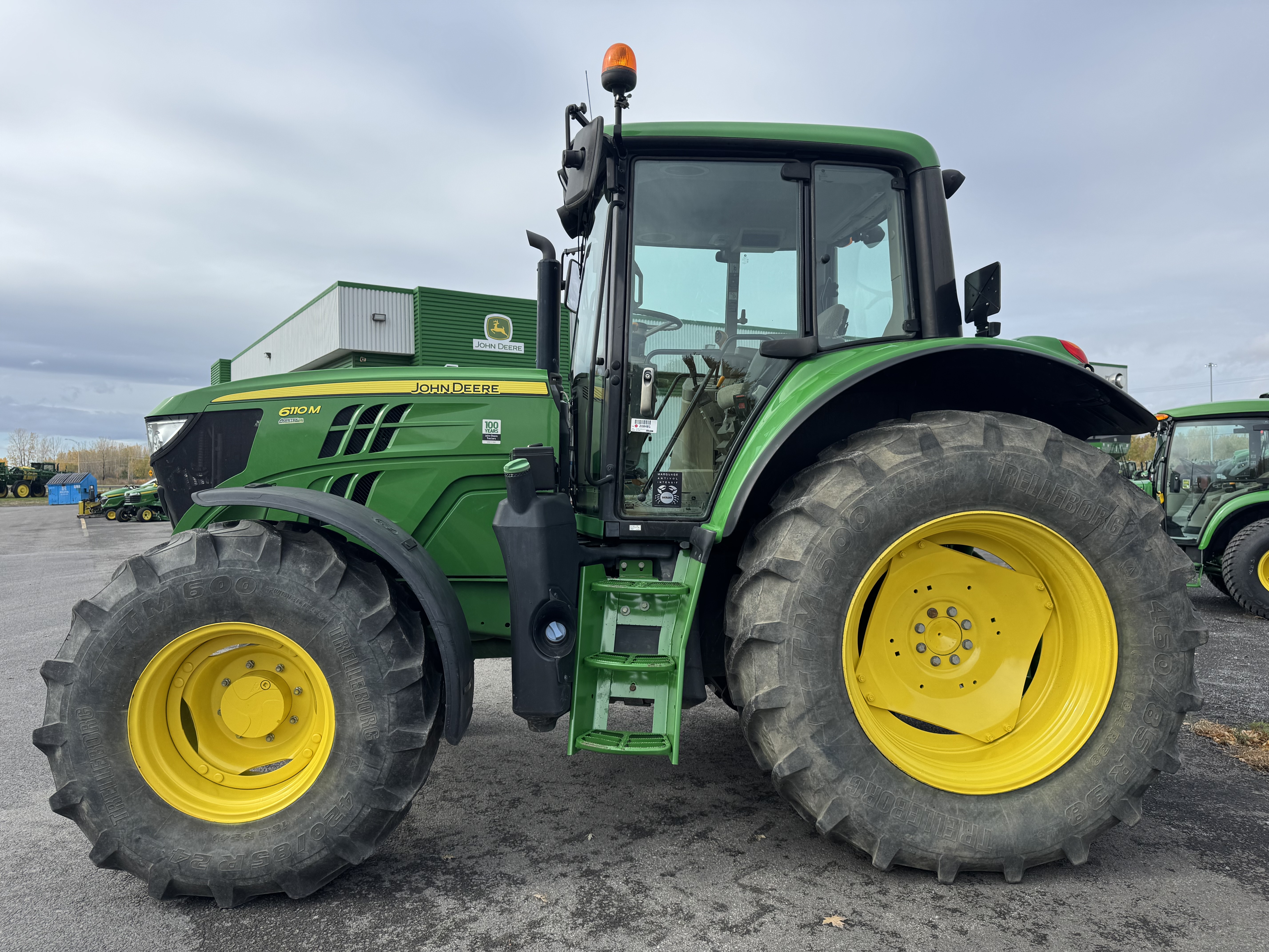 John Deere 6110M