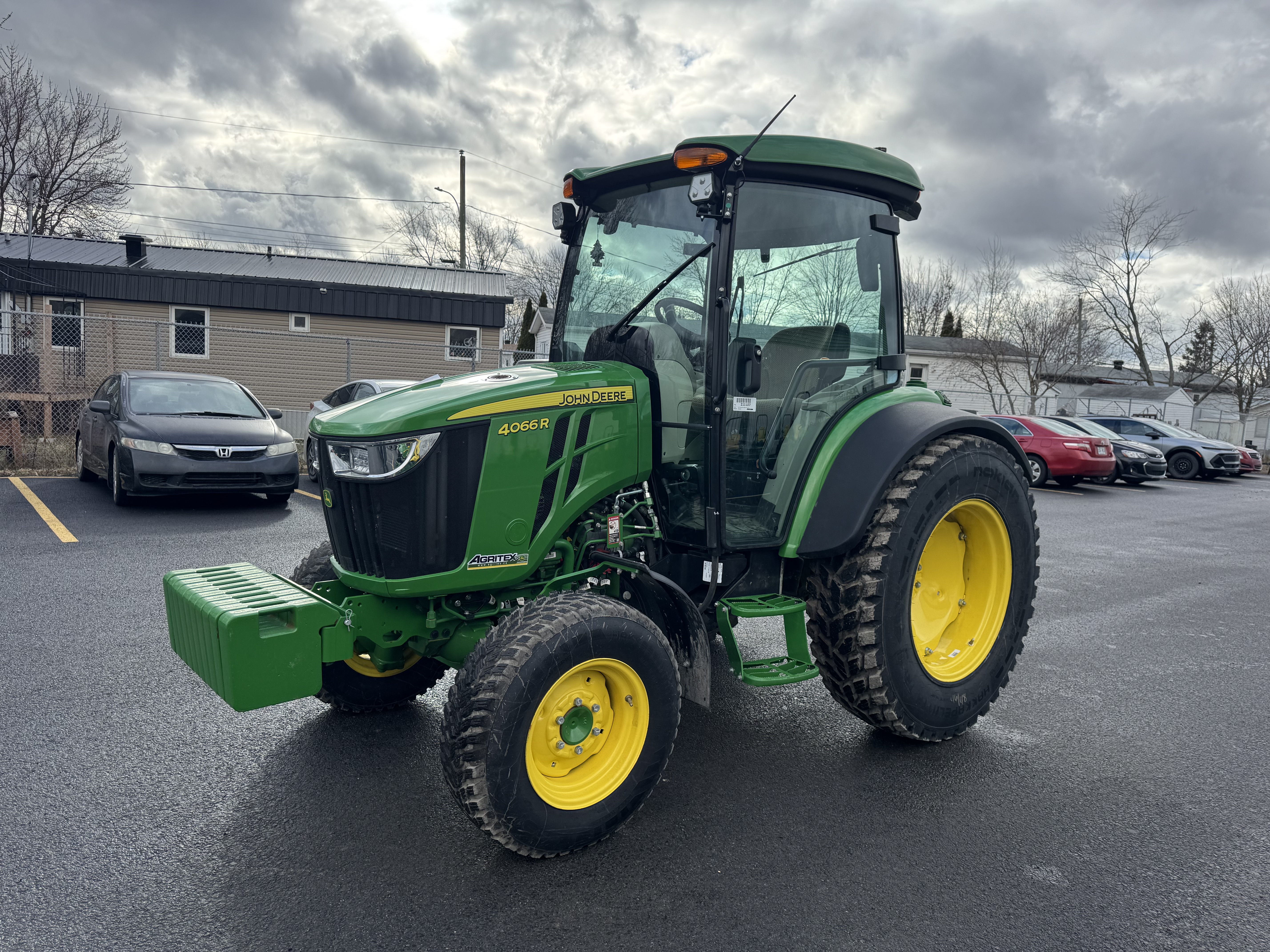 John Deere 4066R NOKIAN 