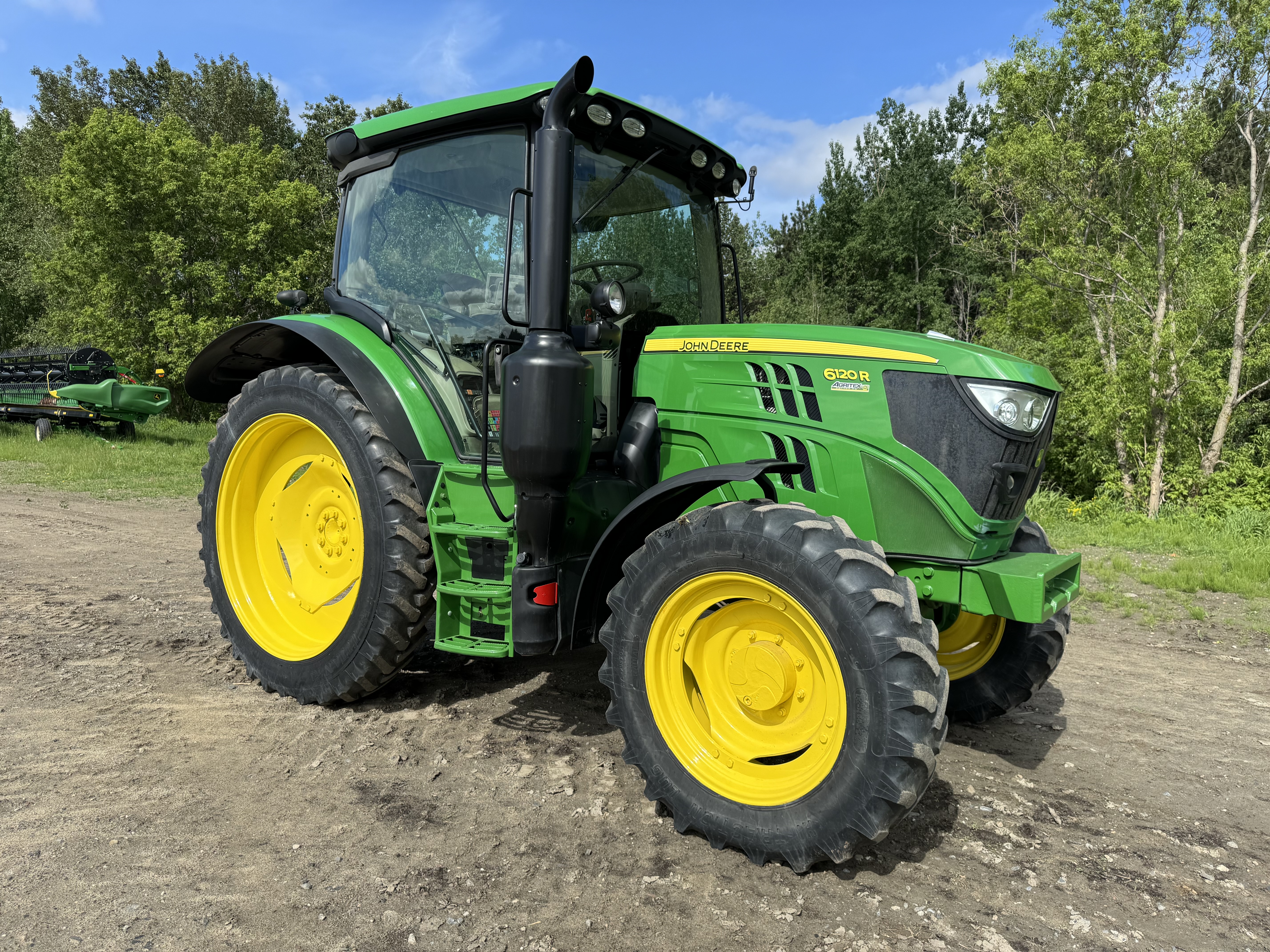 John Deere 6120R  