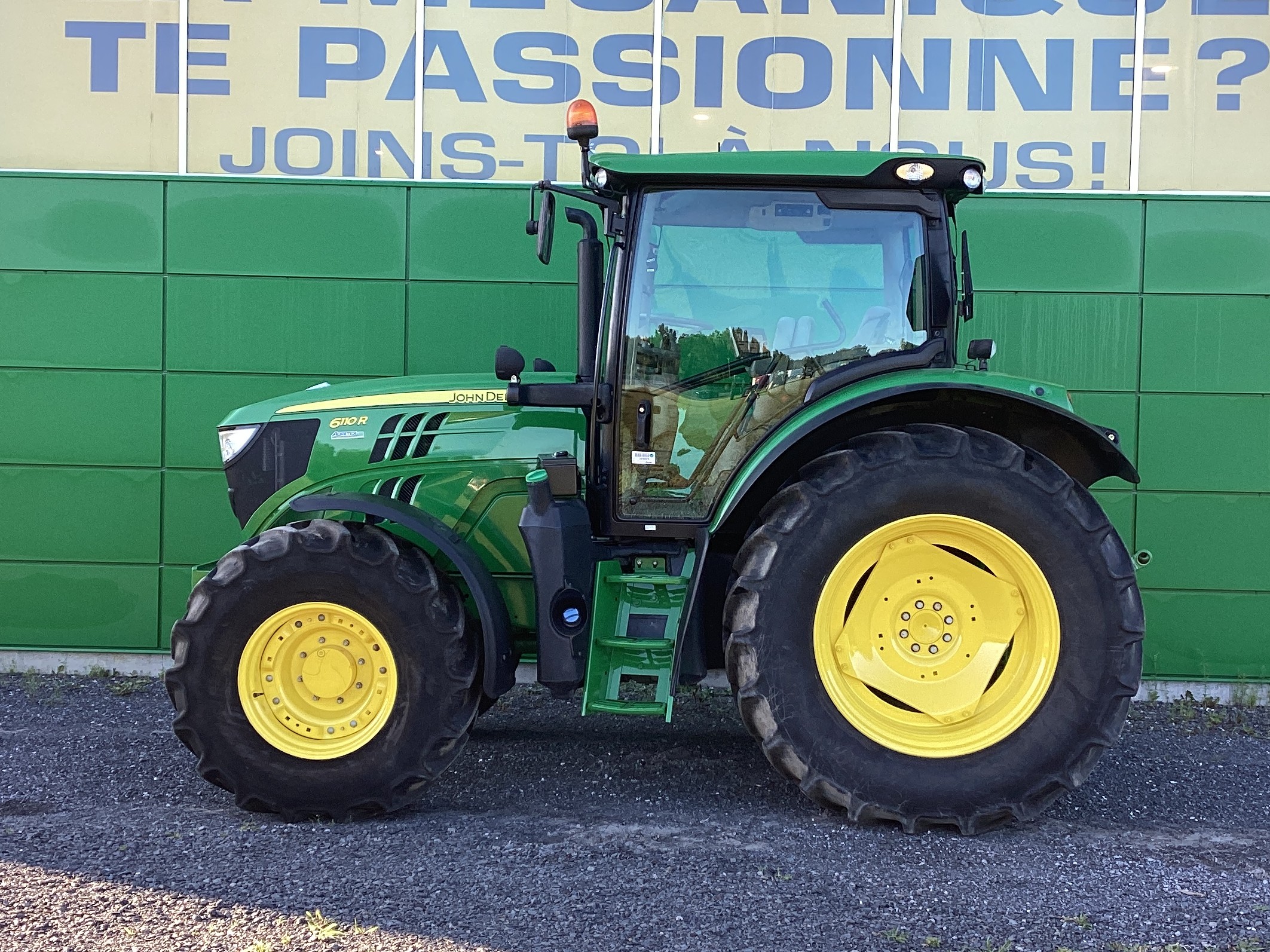 John Deere 6110R 