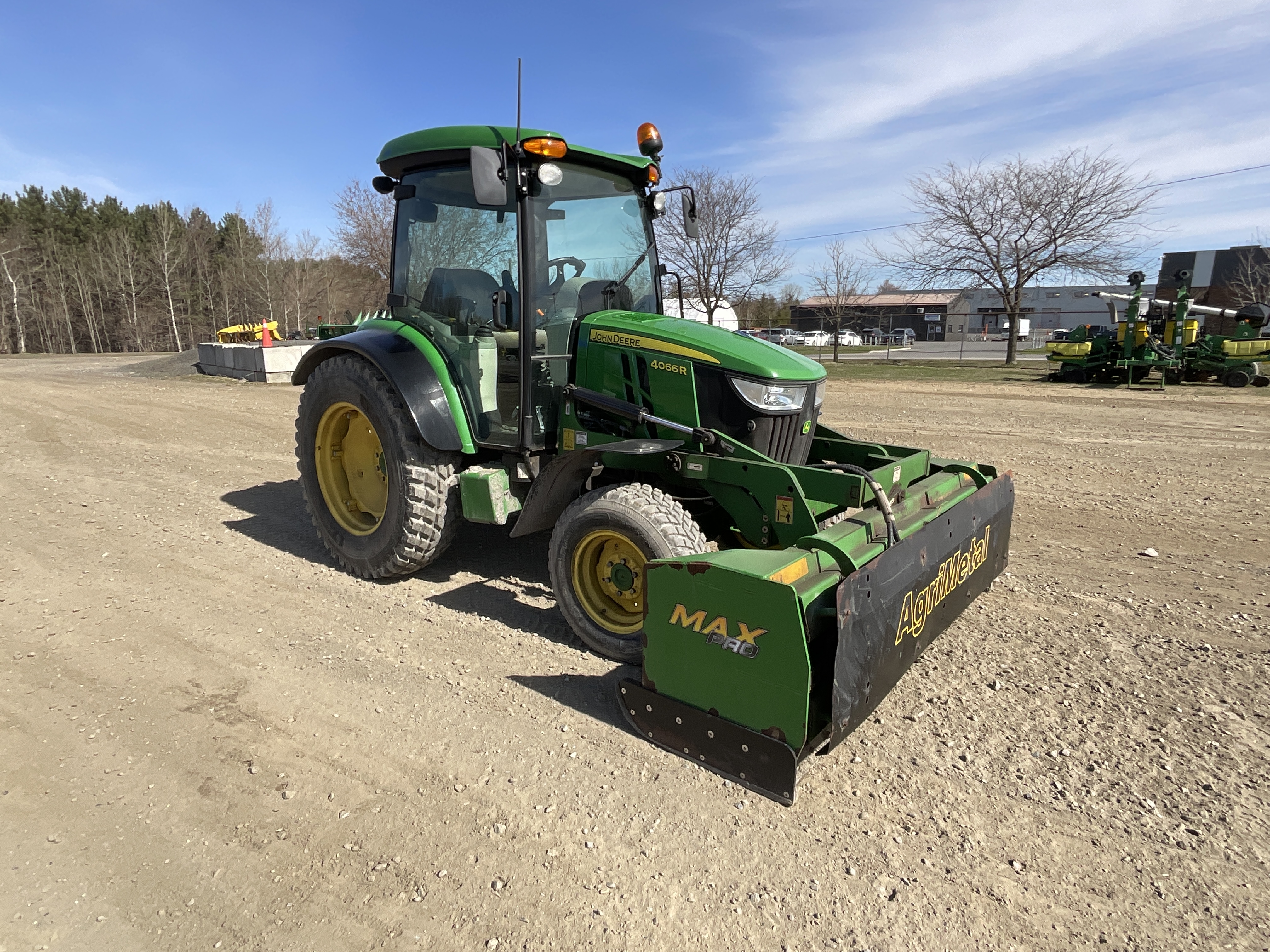 John Deere 4066R GRATTE NOKIAN  