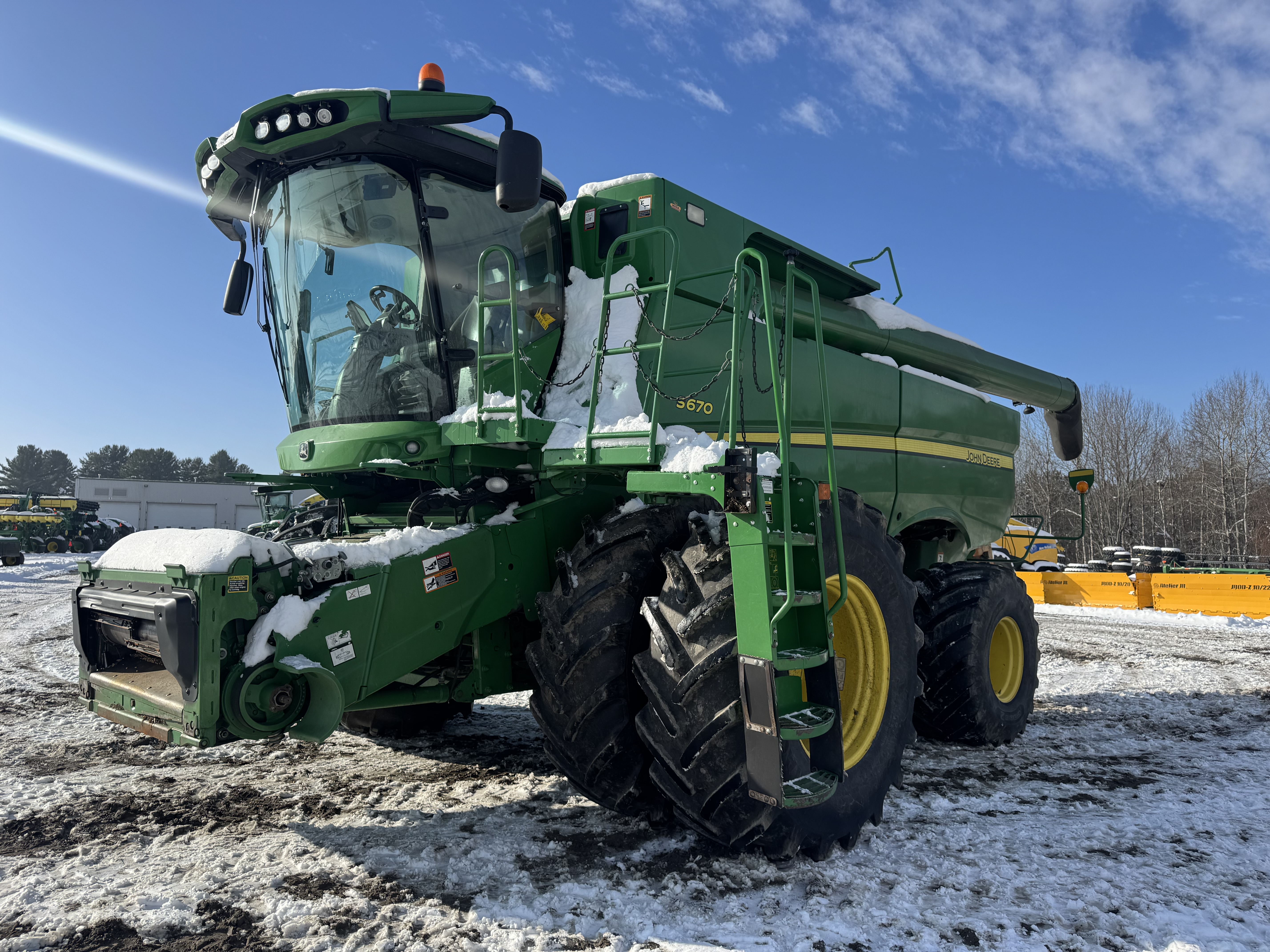 John Deere S670