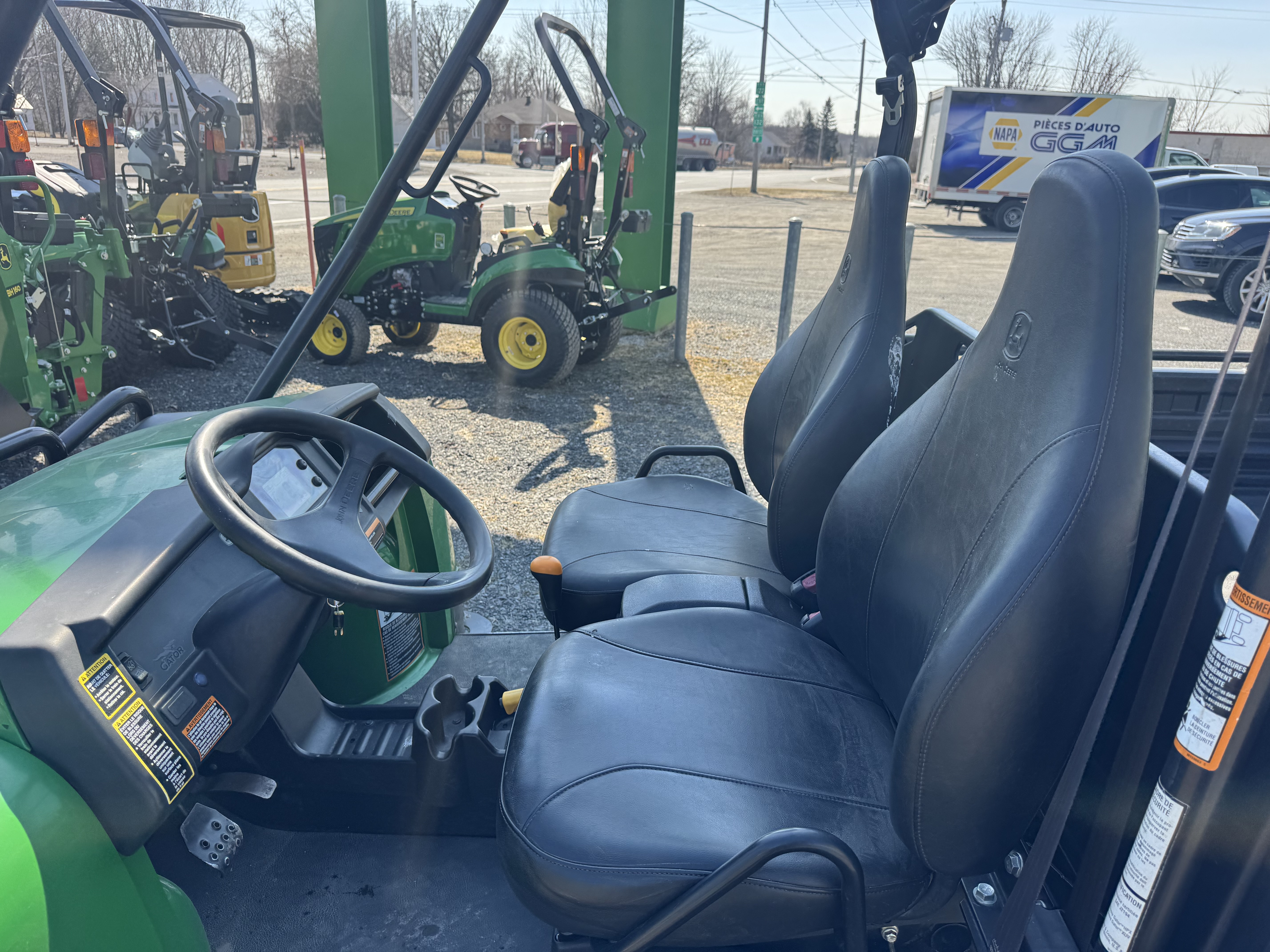 John Deere XUV 825